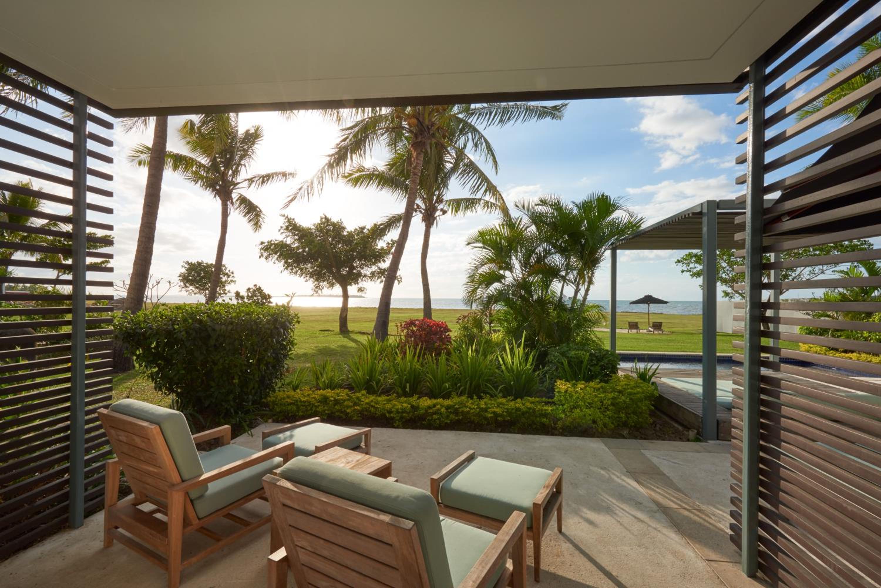 Deluxe One-Bedroom Suite - Beach Front