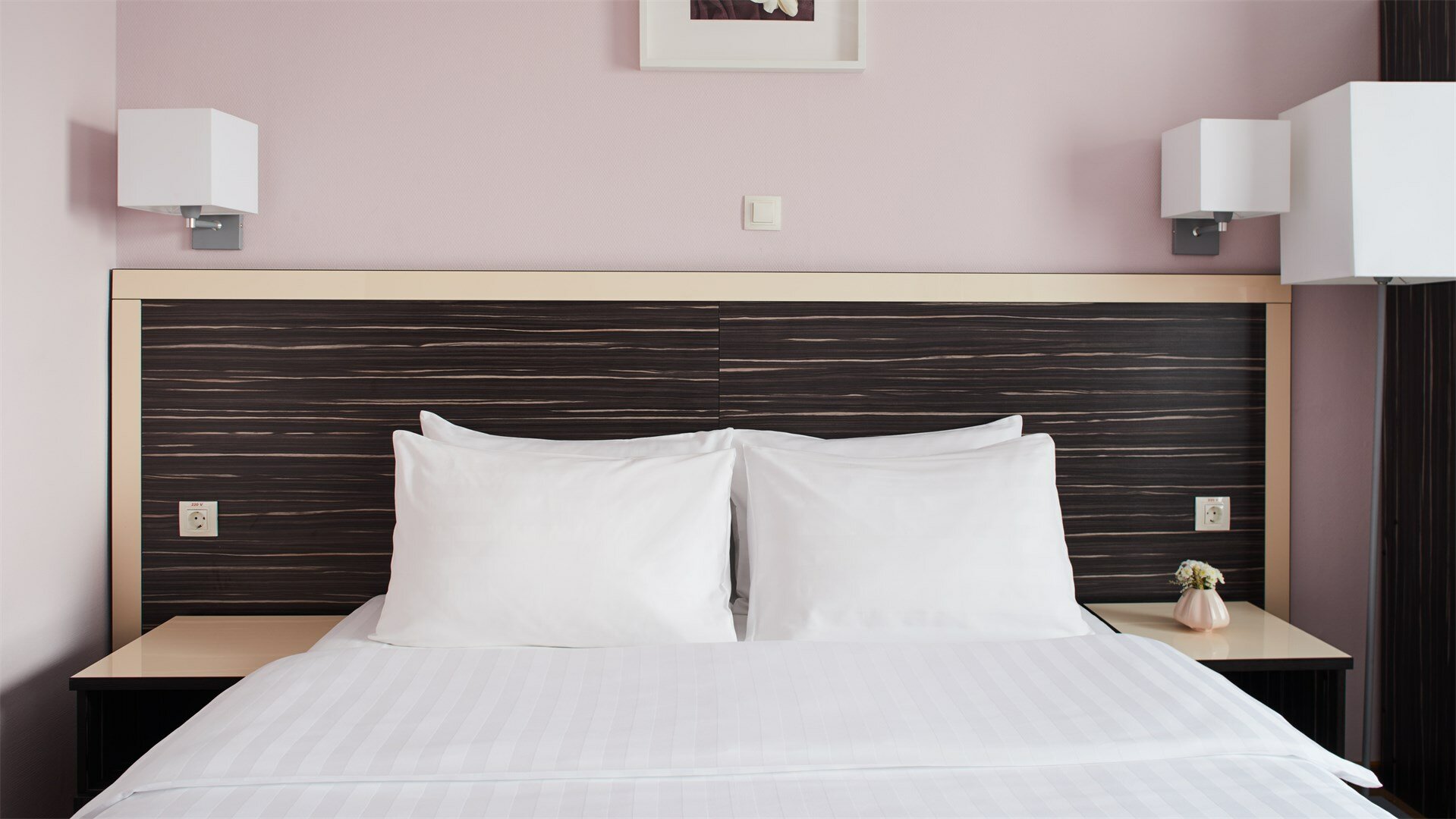 (ИЗМАЙЛОВО ОТЕЛЬ ДЕЛЬТА 4*) -ПЕРВЫЙ КЛАСС С ШИРОКОЙ КРОВАТЬЮ