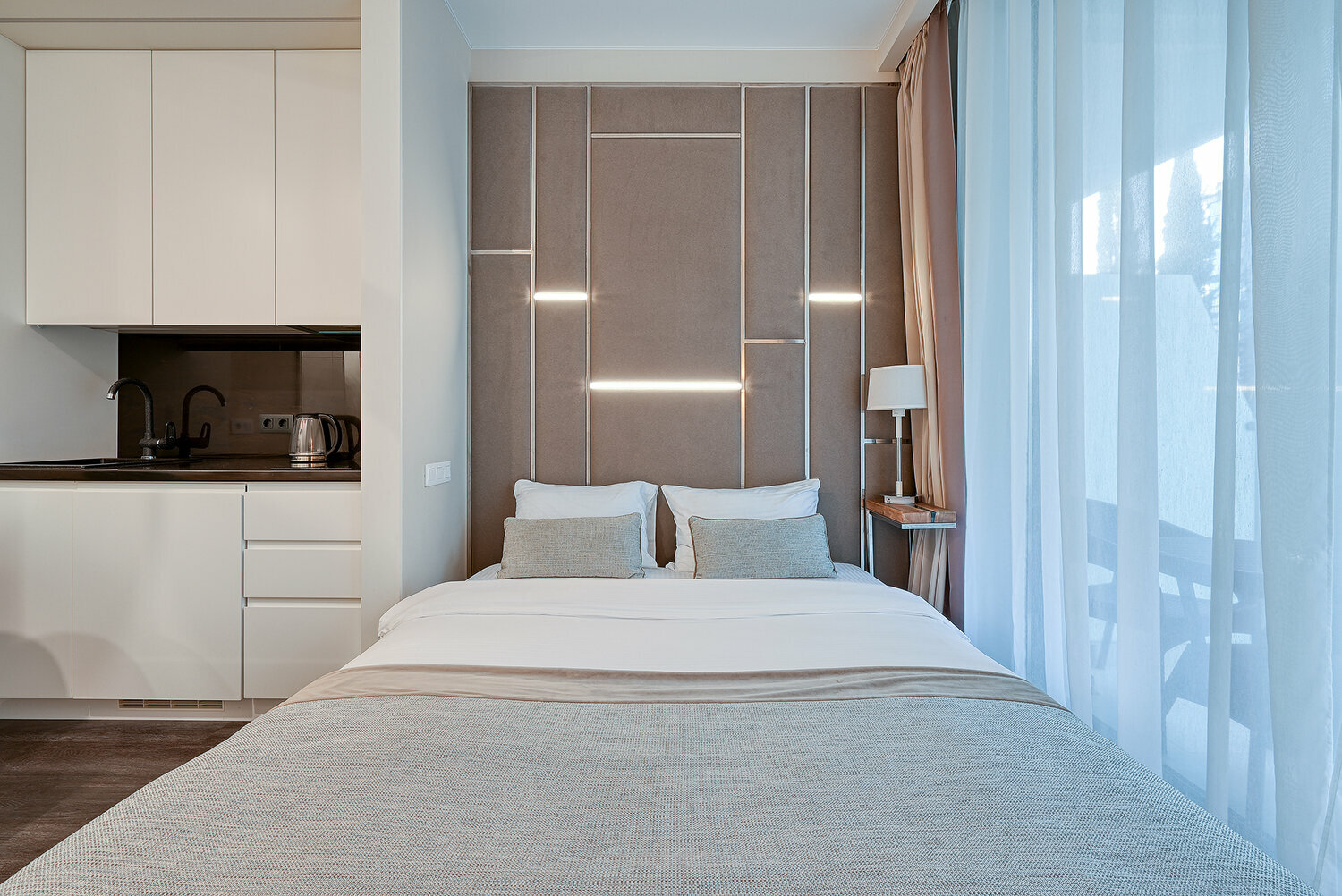 Студия с боковым видом 215