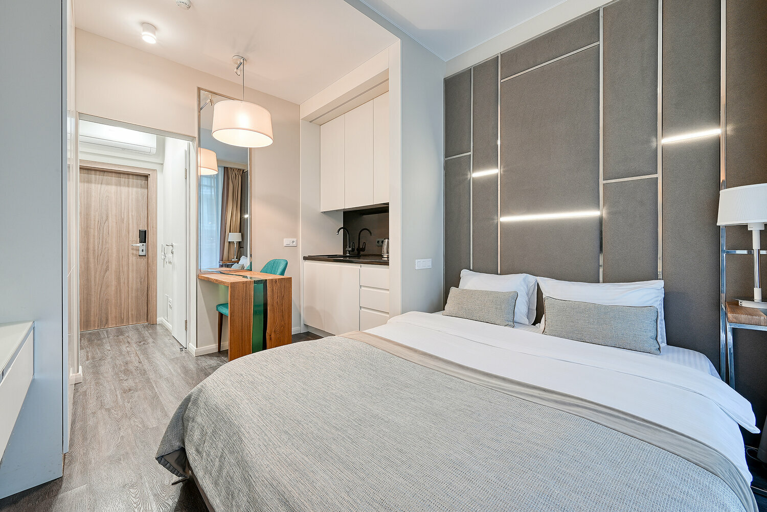 Студия с боковым видом 215