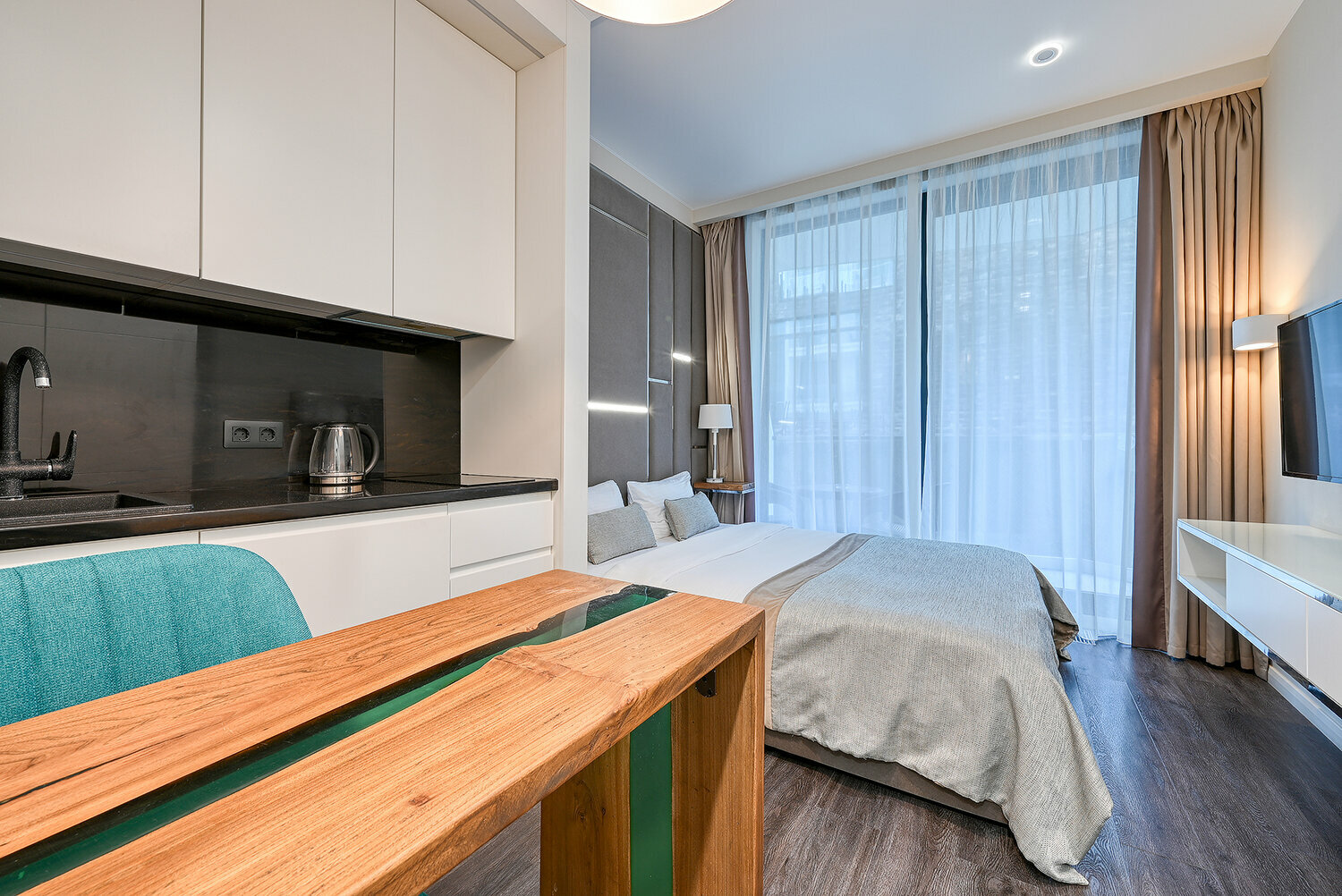 Студия с боковым видом 215