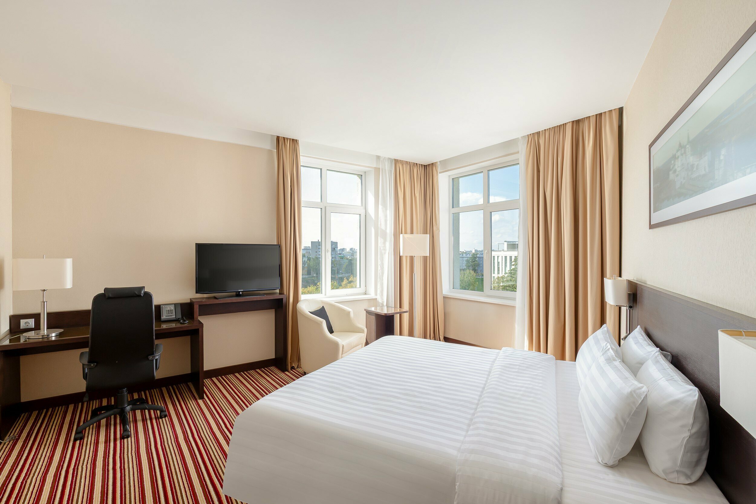 Улучшенный номер с кроватью размера «king-size»