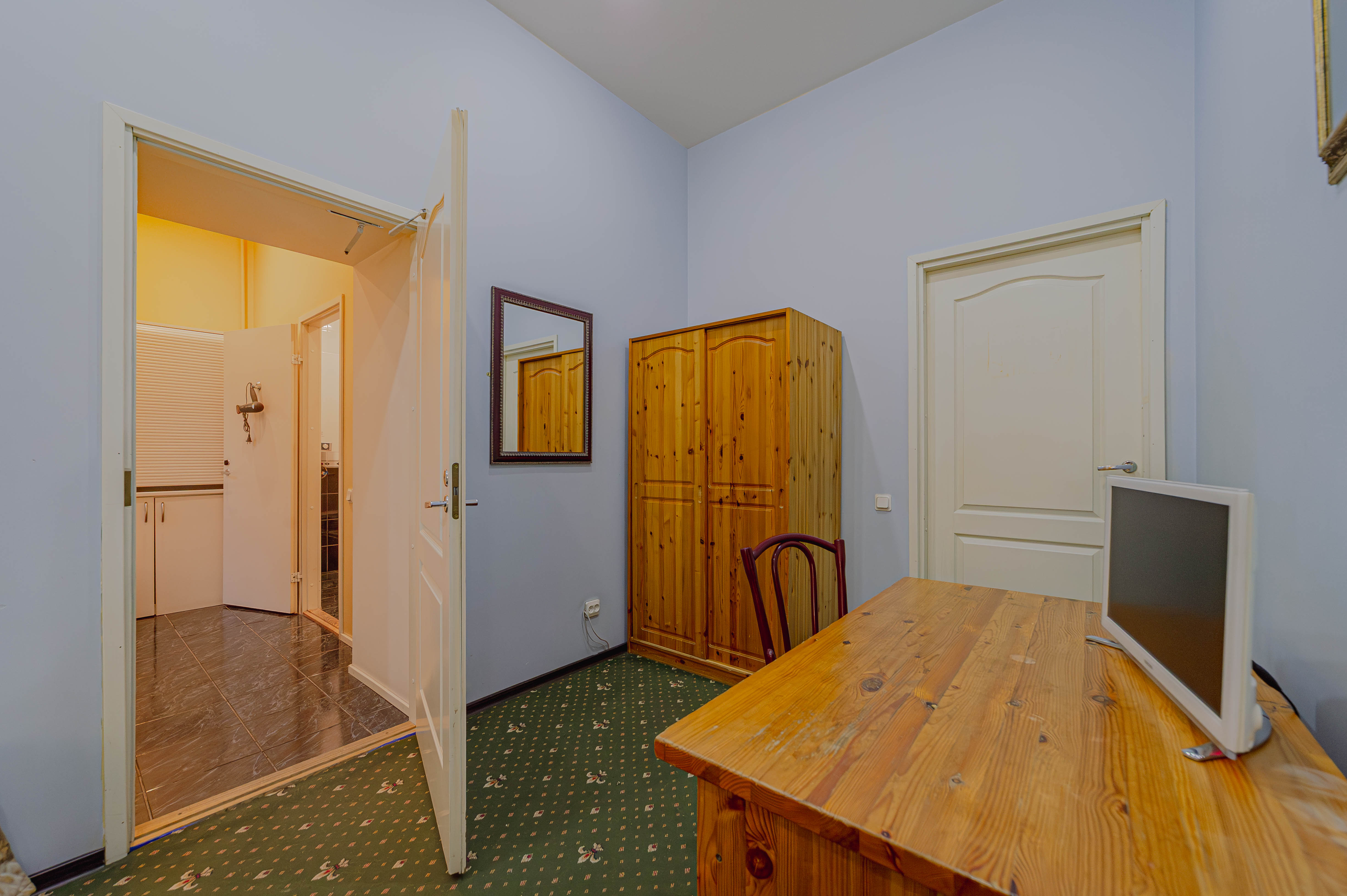 2-местная комната со своим санузлом и видом во двор