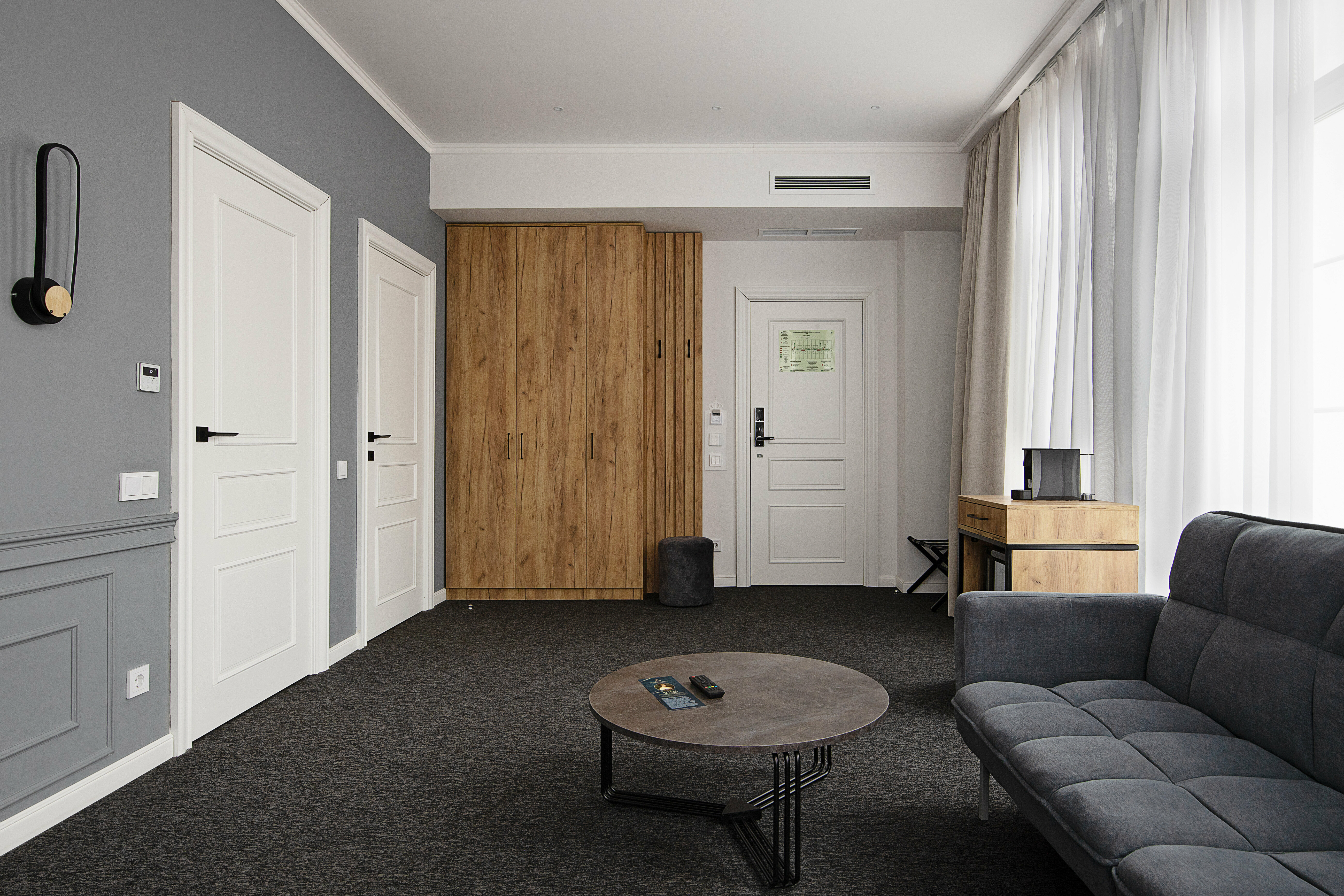 Люкс с видом на парк и балконом