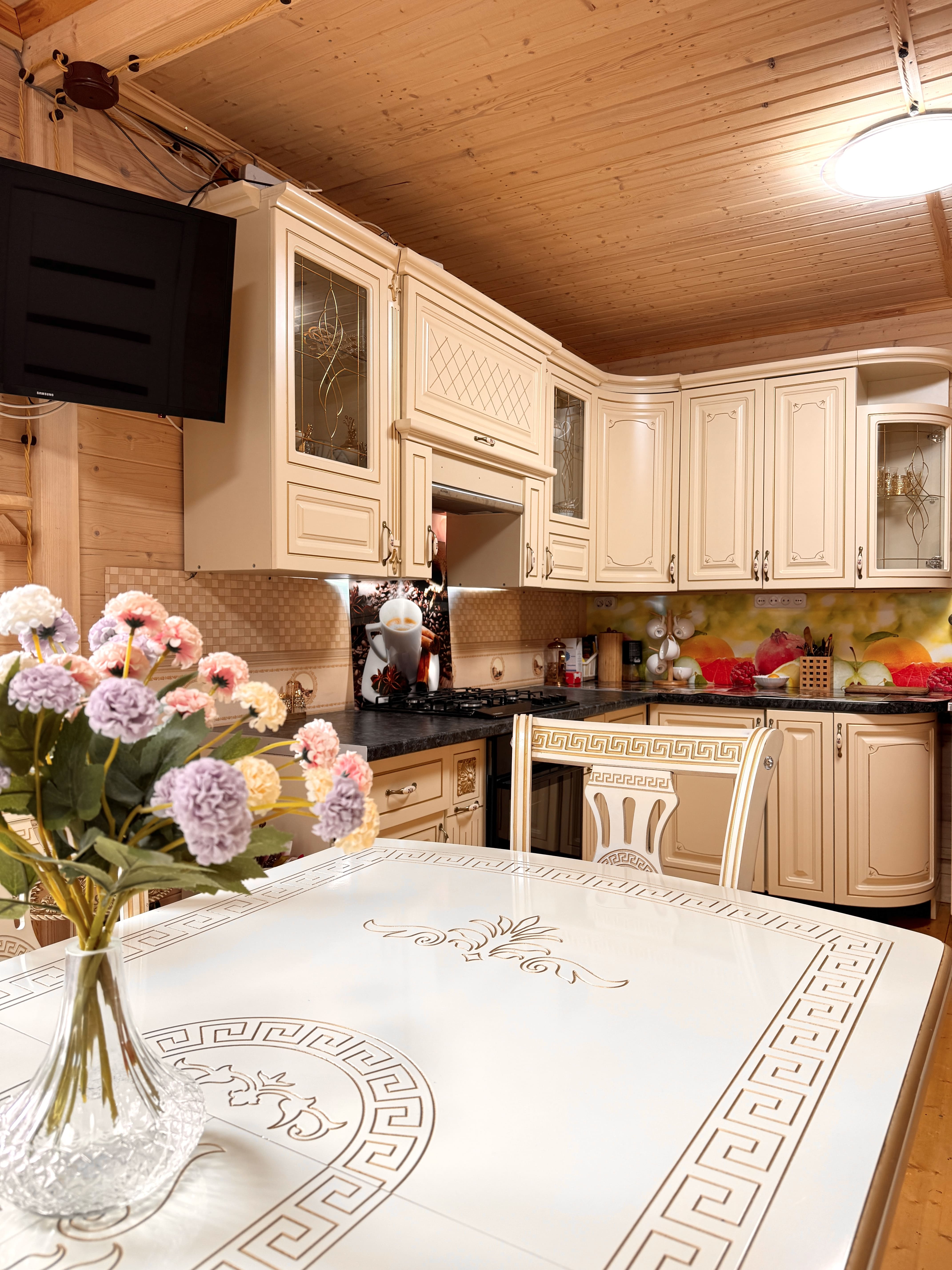 Двухэтажный дом с кухней |на территории гостевого дома