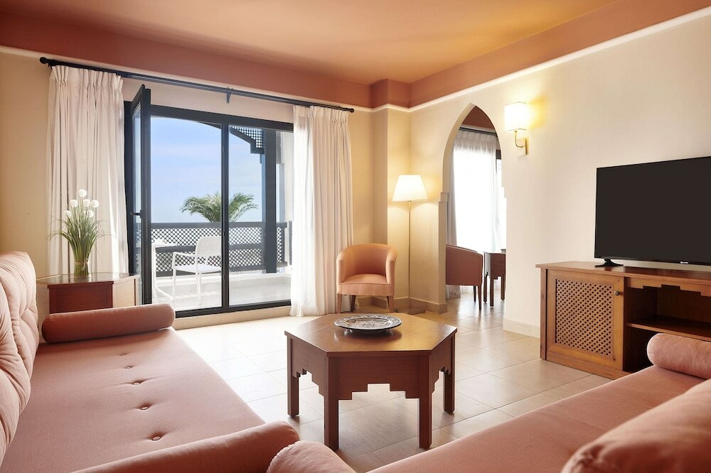 Family Room (2 Adults & 2 Children)