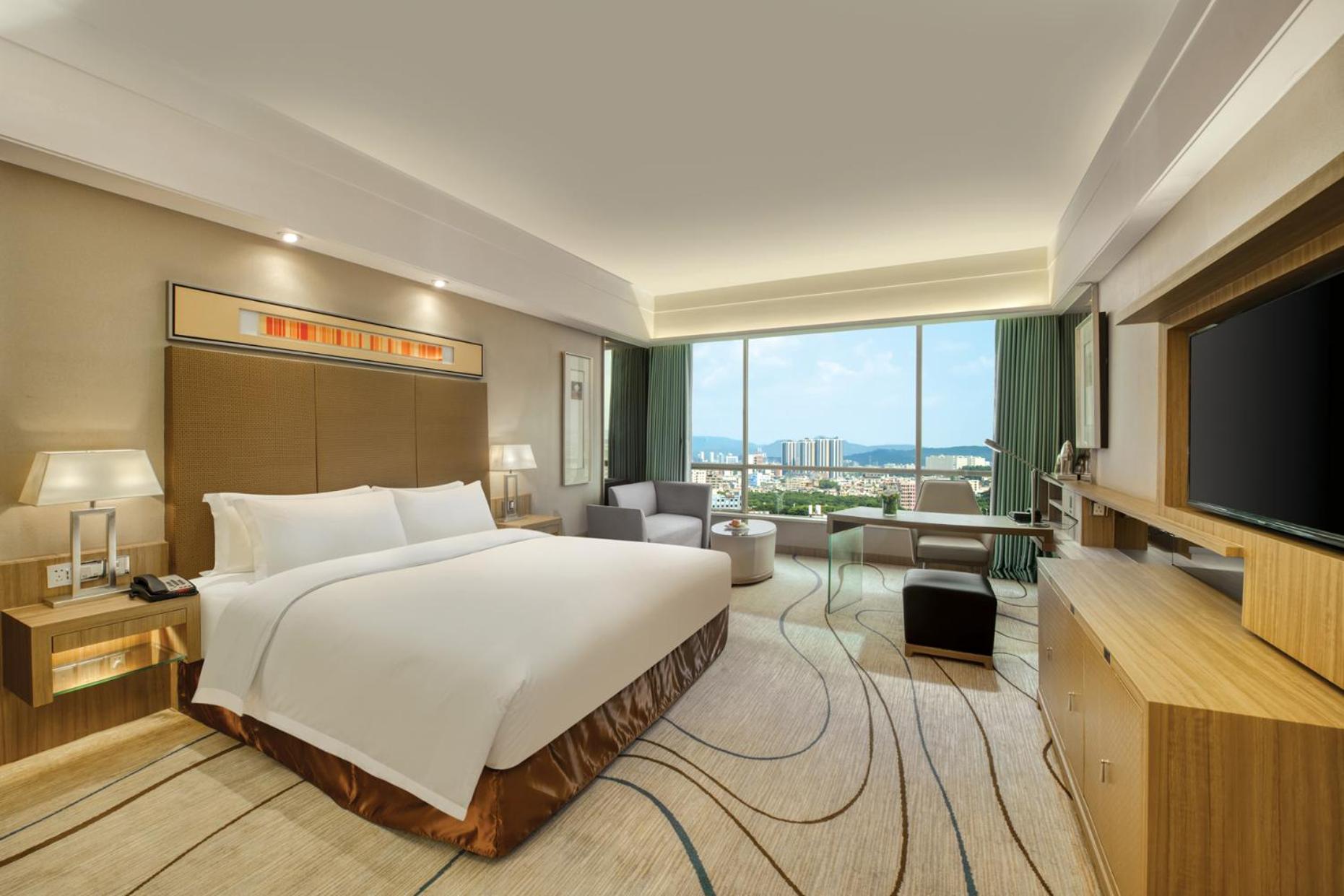 Deluxe Garden-view Queen Room