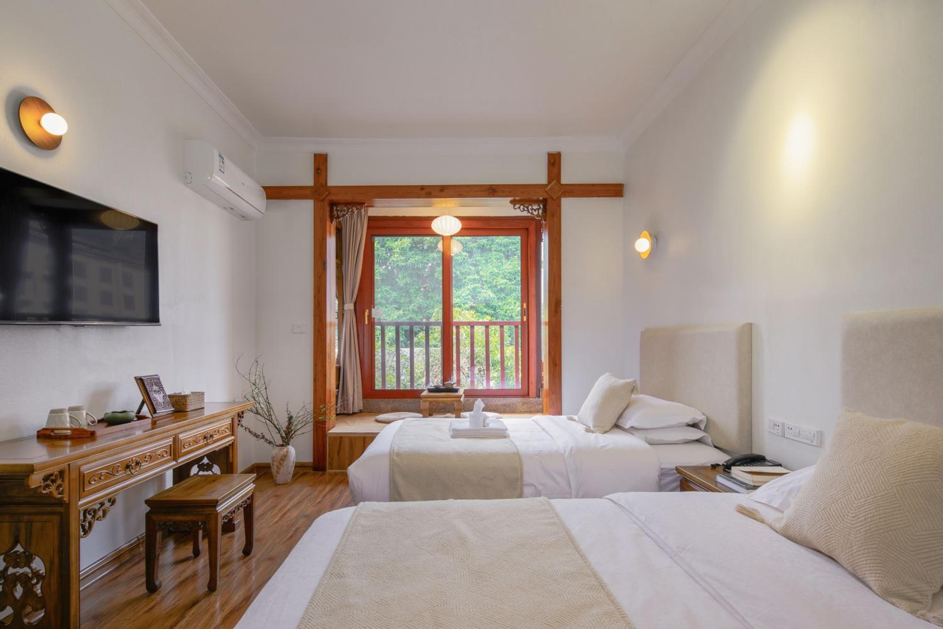 Twin Room with Mountain View