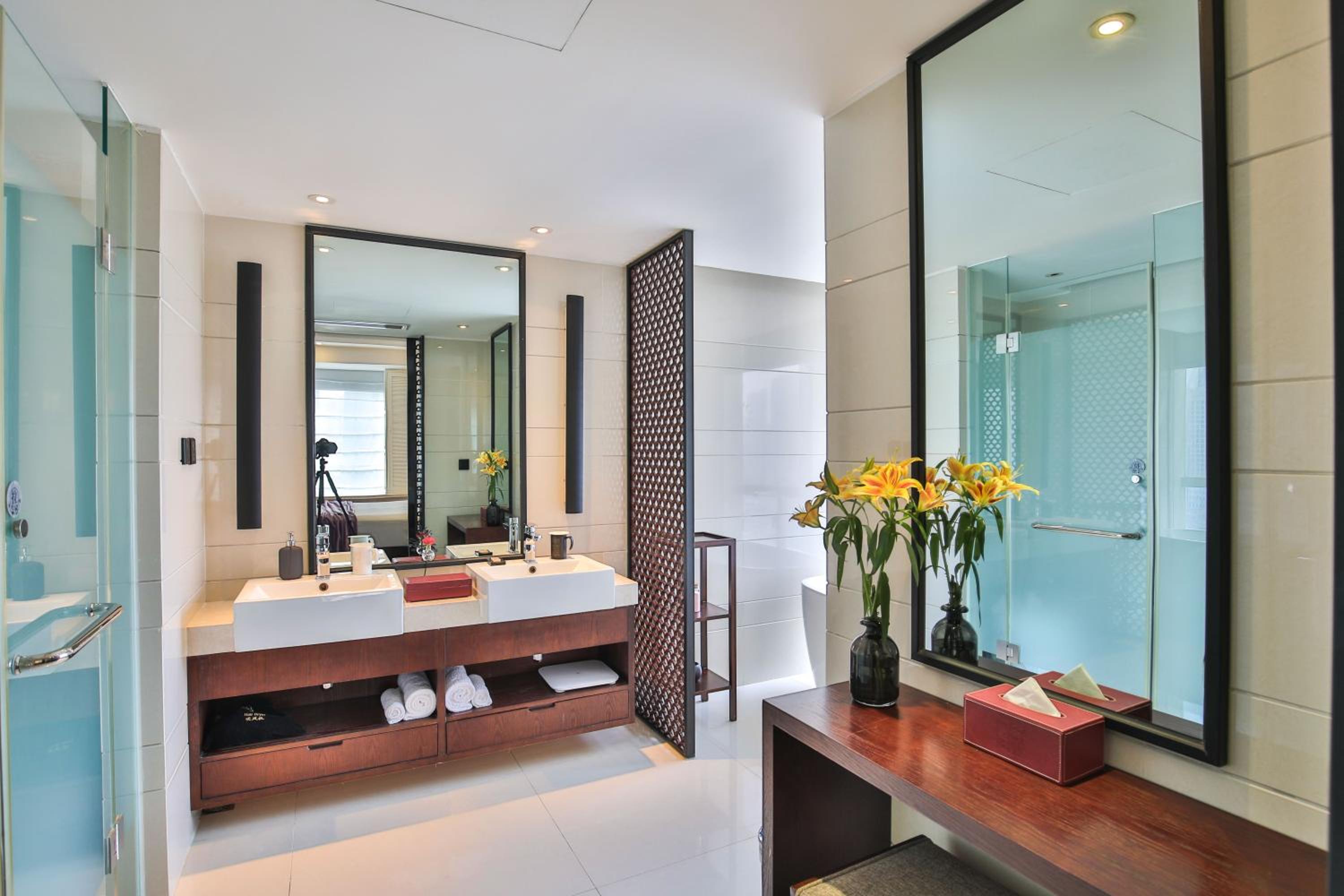 Executive Suite Package