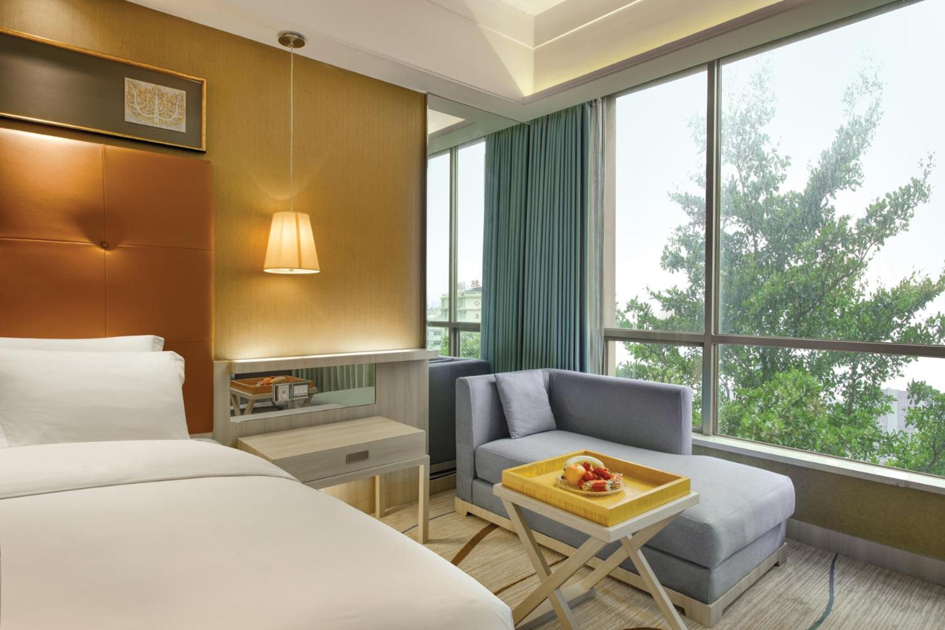 Deluxe Garden-view Twin Room