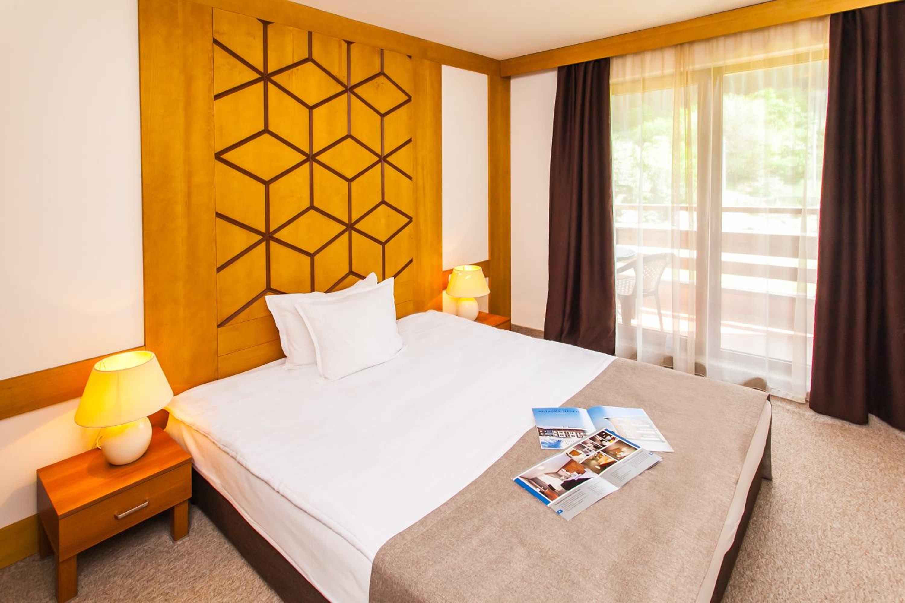 Studio (2 Adults + 1 Child) -  free Wellness center