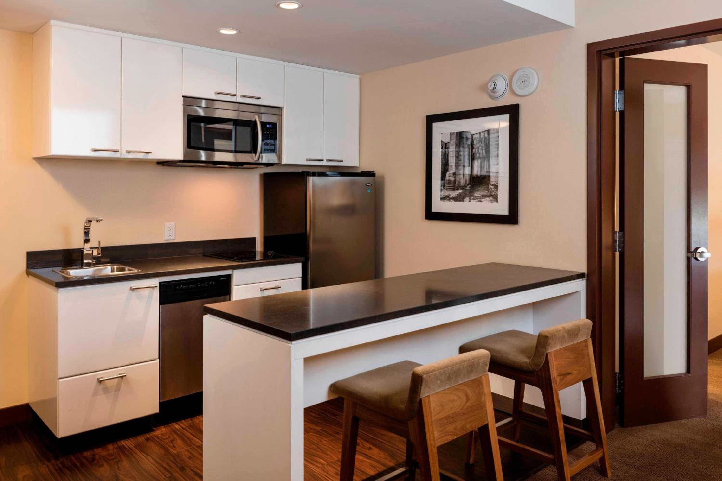 1 Bedroom Deluxe Suite, 1 King, Sofa bed