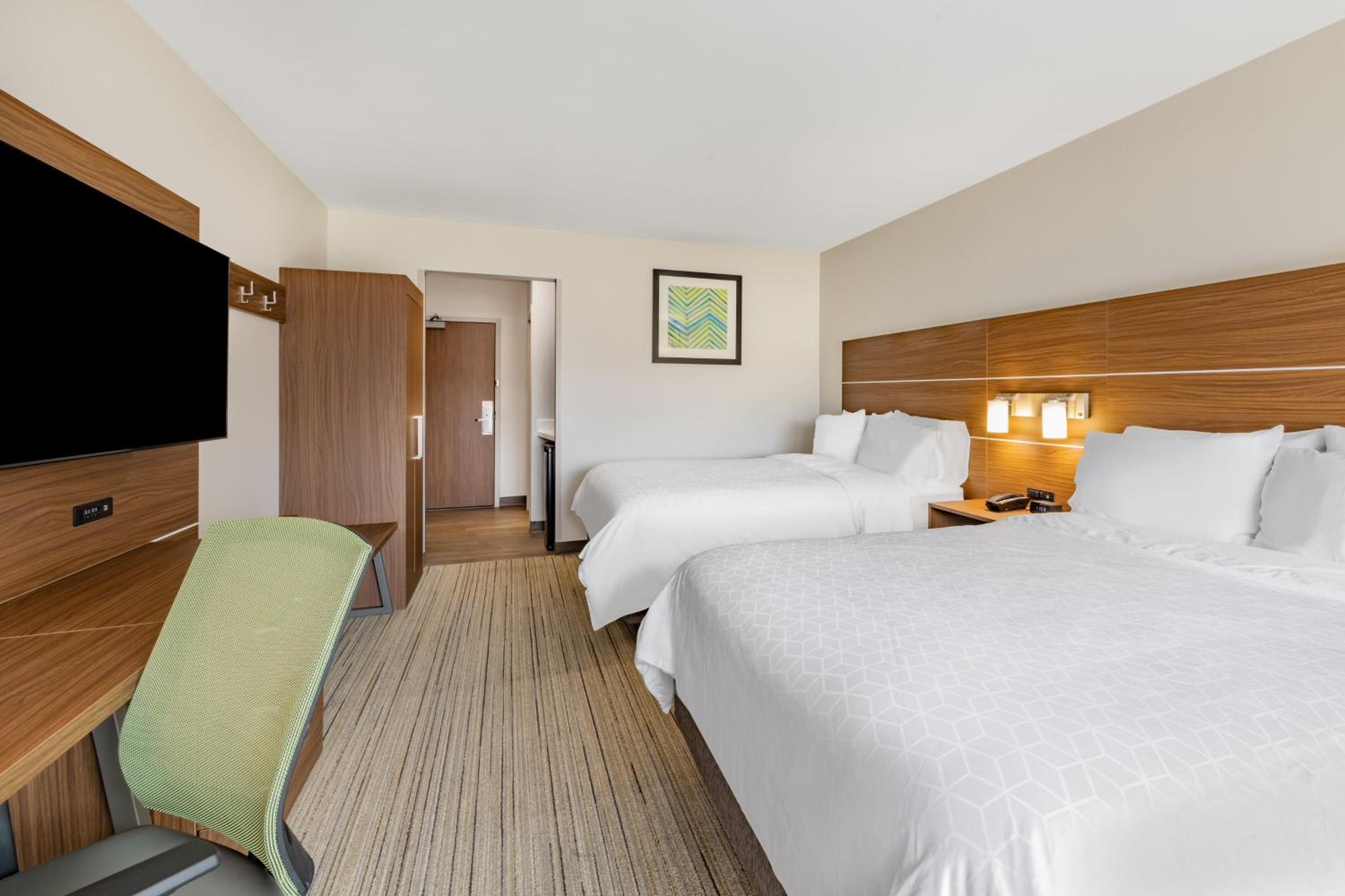 Standard Queen Room with Two Queen Beds
