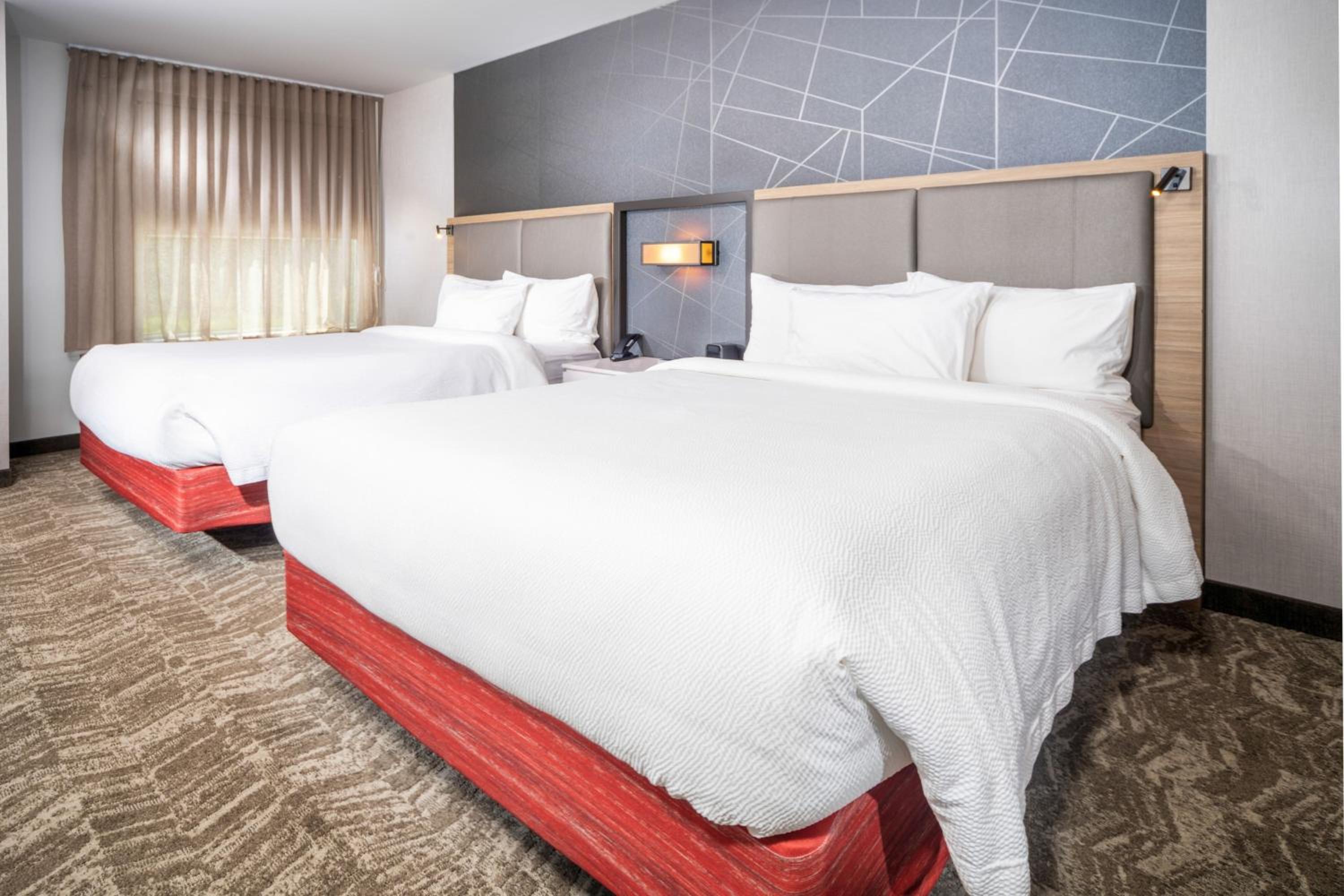 Suite with 2 Queen Trundle Beds 