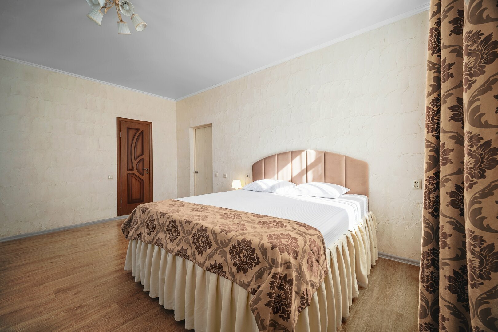 Люкс двухкомнатный с ванной