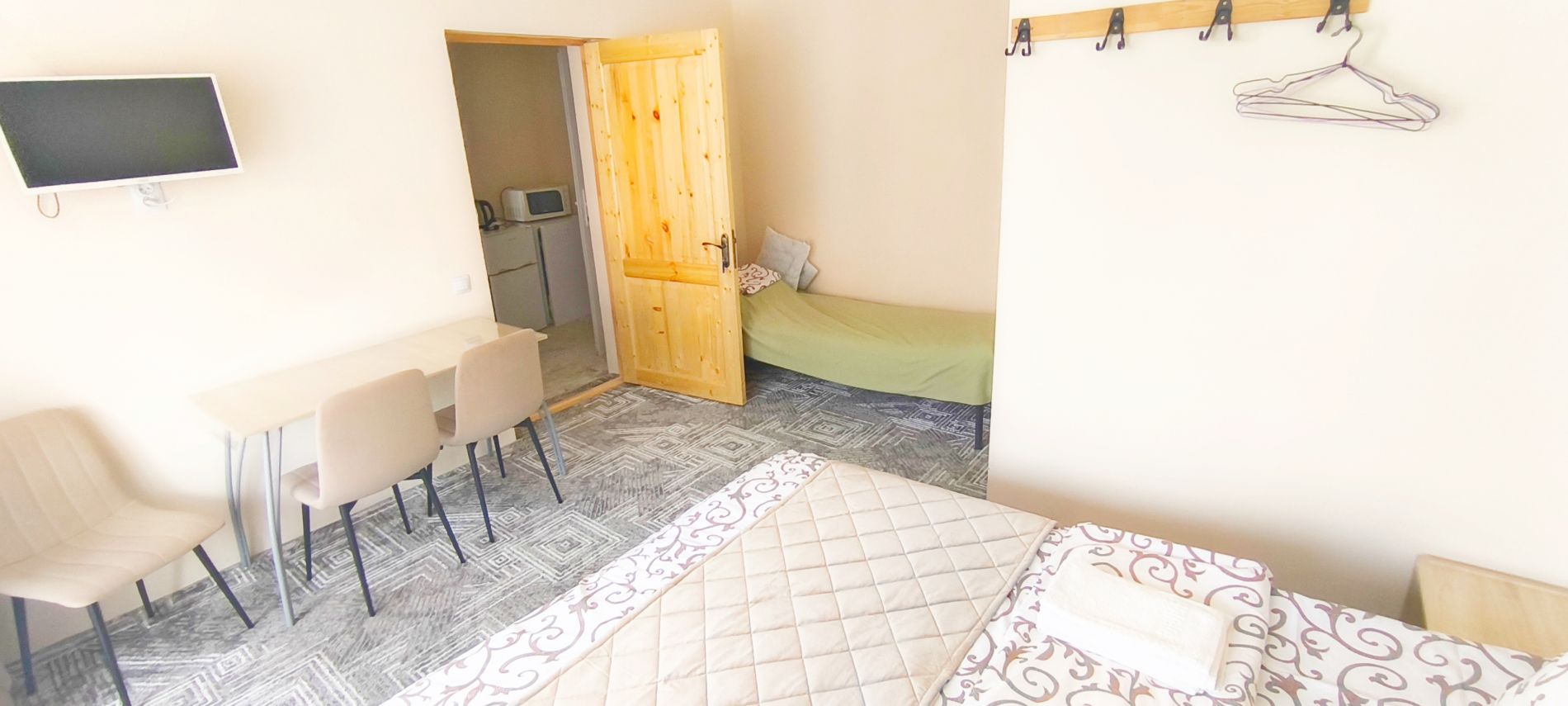 Трехместный номер с балконом