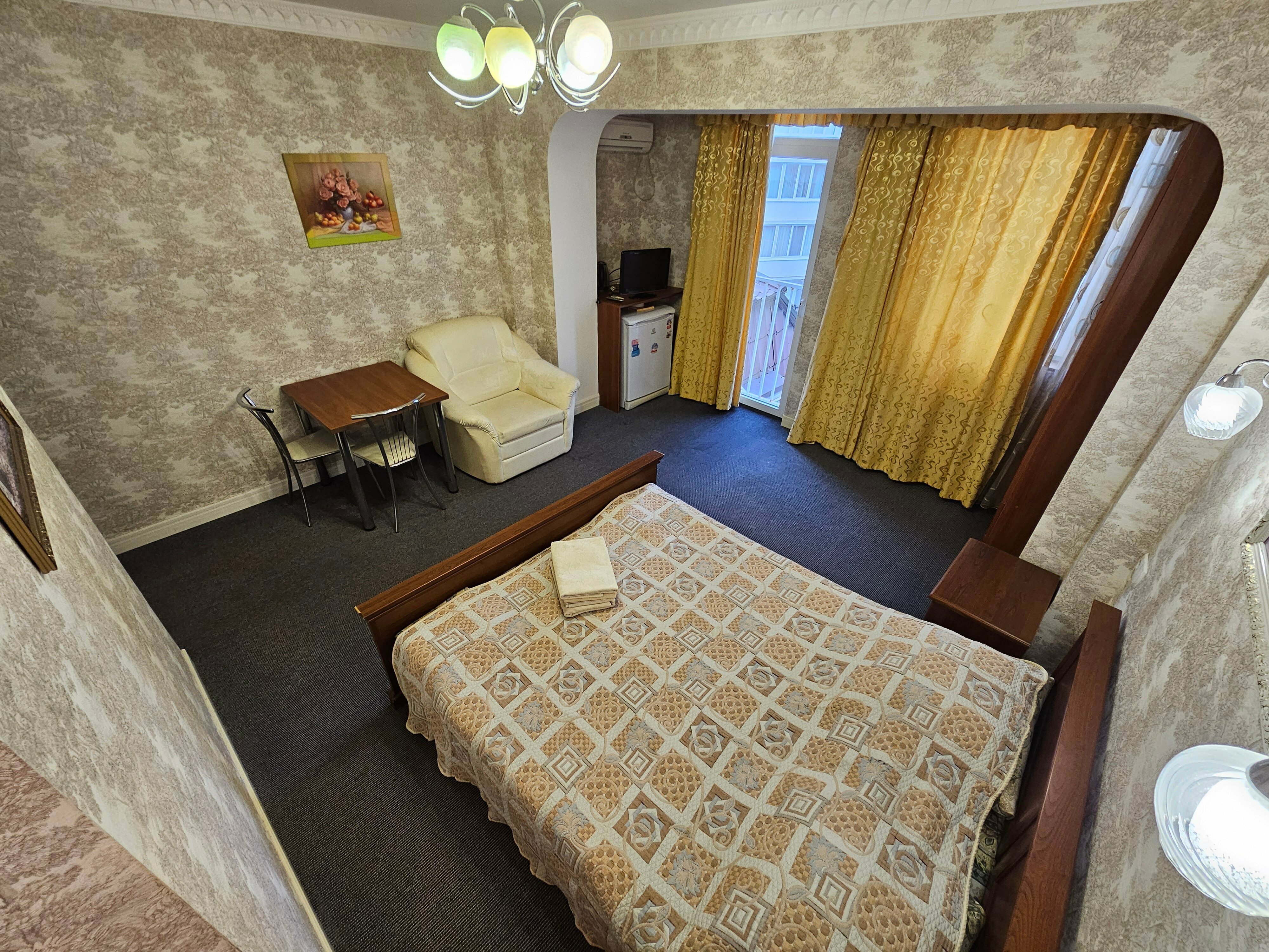 Стандартный двухместный с одной кроватью (без вида на море)