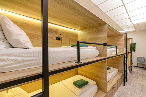 Нижний слип бокс в 6 местном женском номере