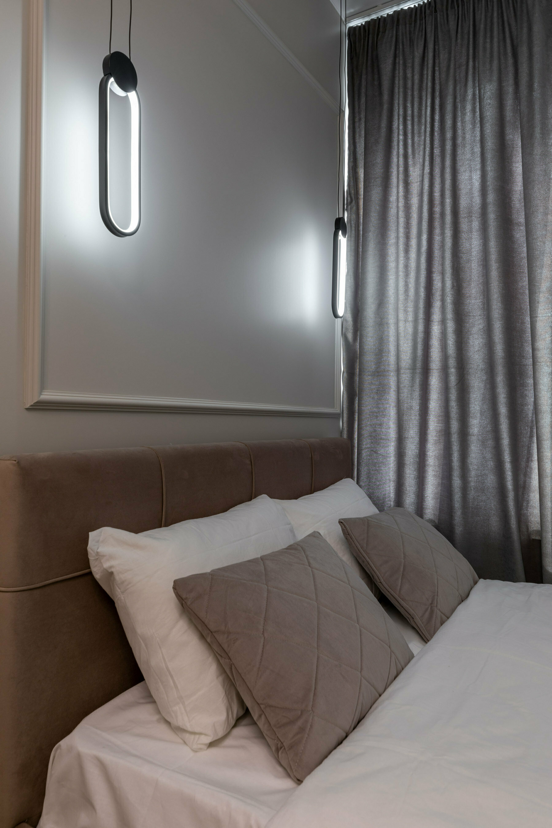 Улучшенный трехместный номер с видом на реку и город