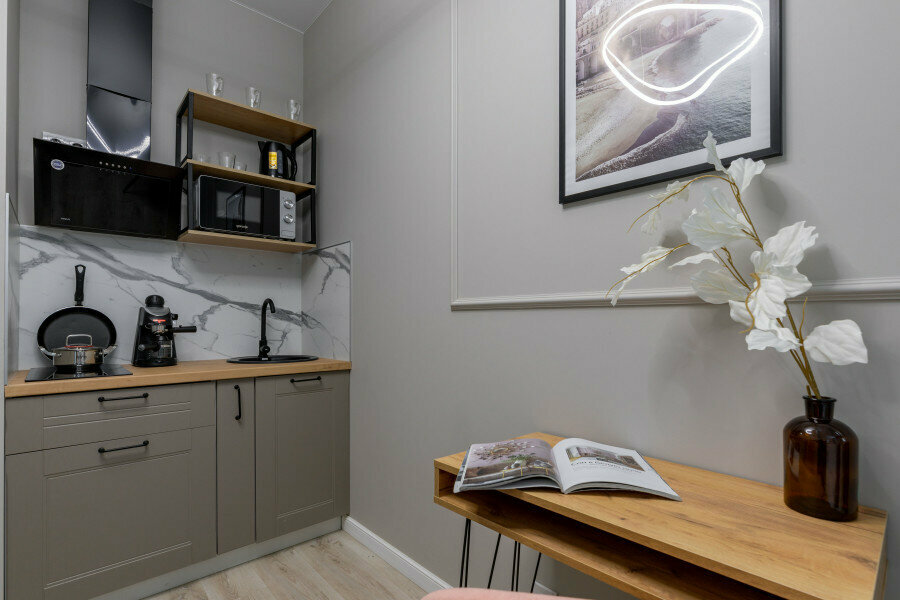 Улучшенный трехместный номер с видом на реку и город