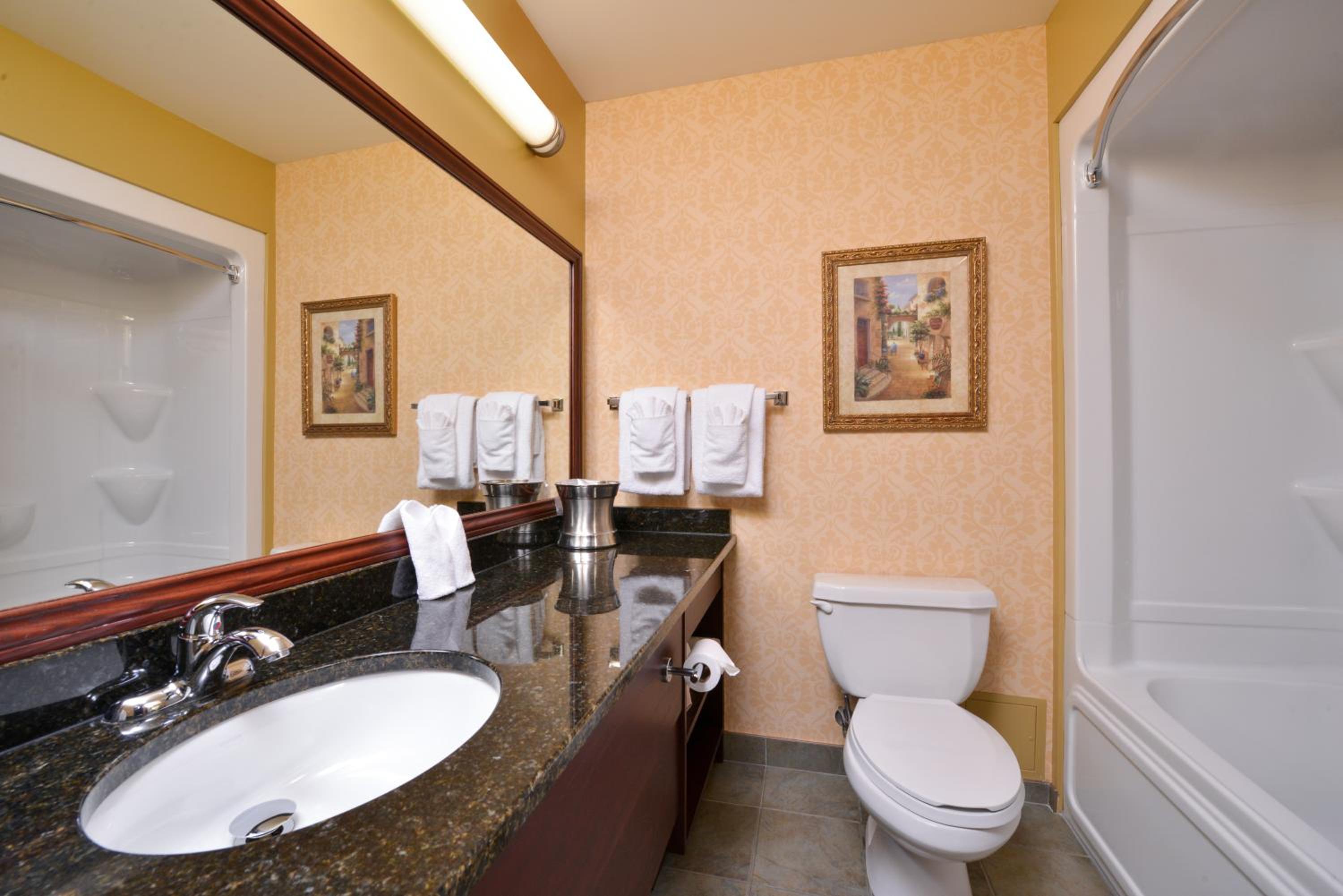 Queen Room with Sofa Bed - Non-Smoking