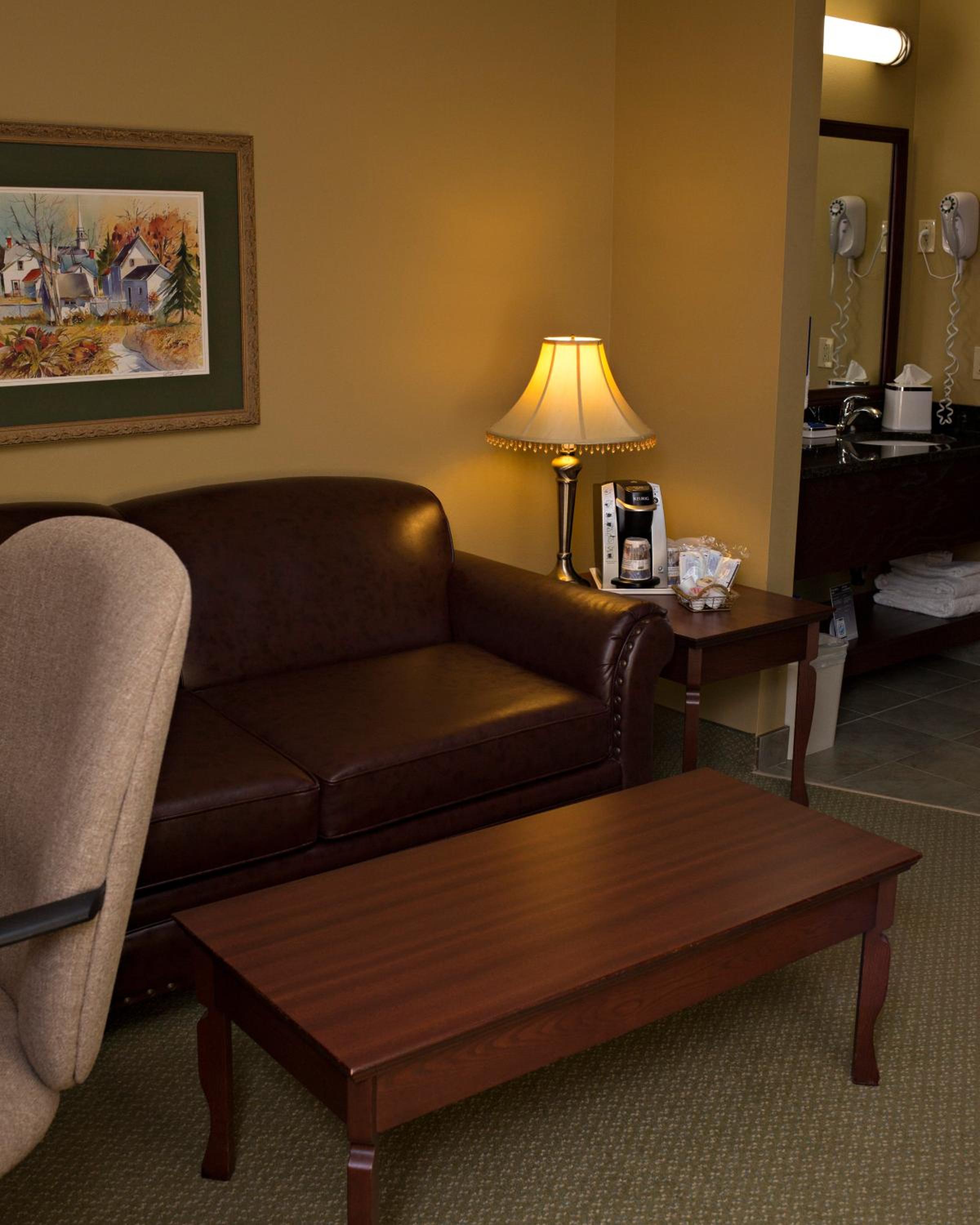 Queen Suite with Sofa Bed - Non-Smoking