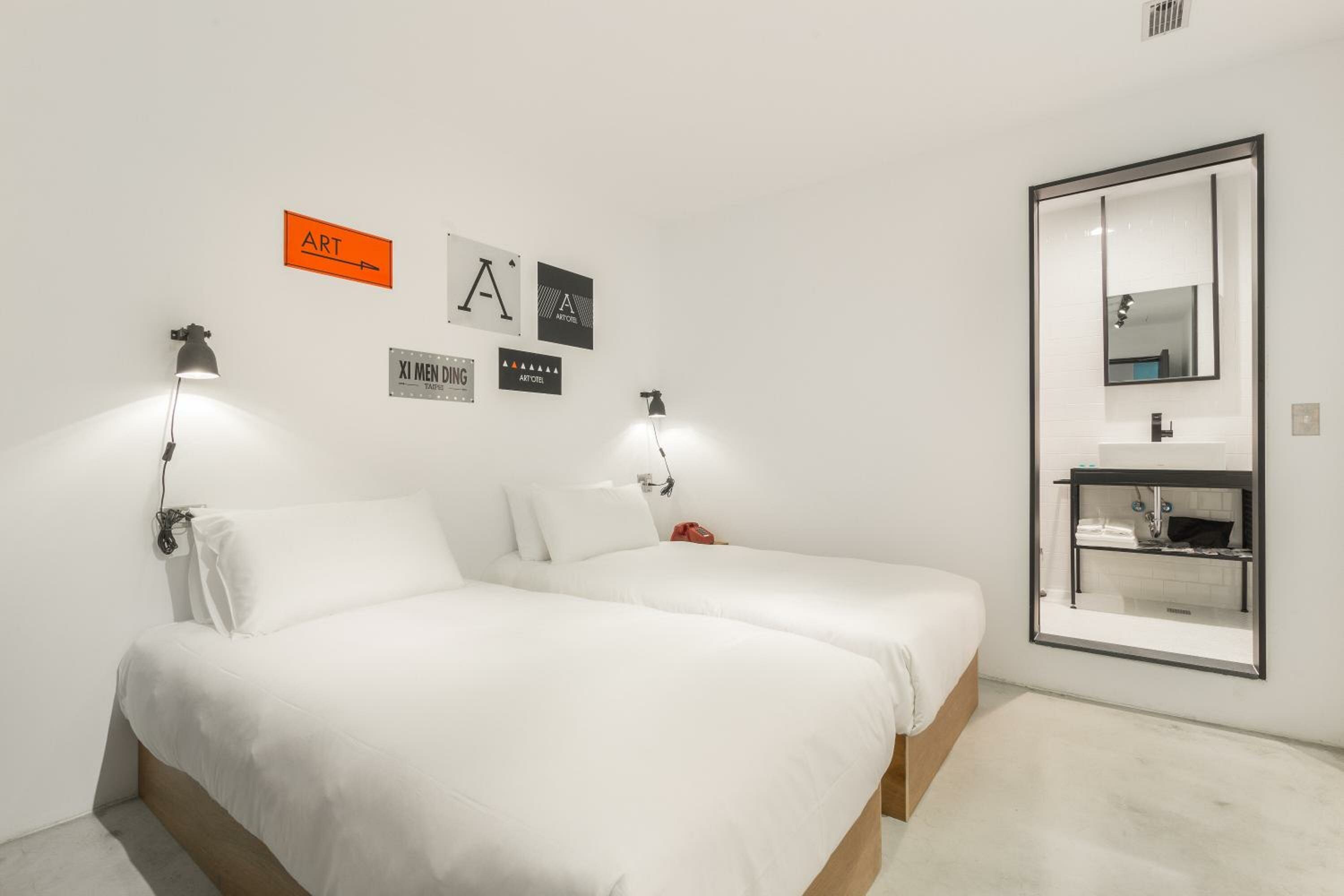 Medium Twin Room - No Window