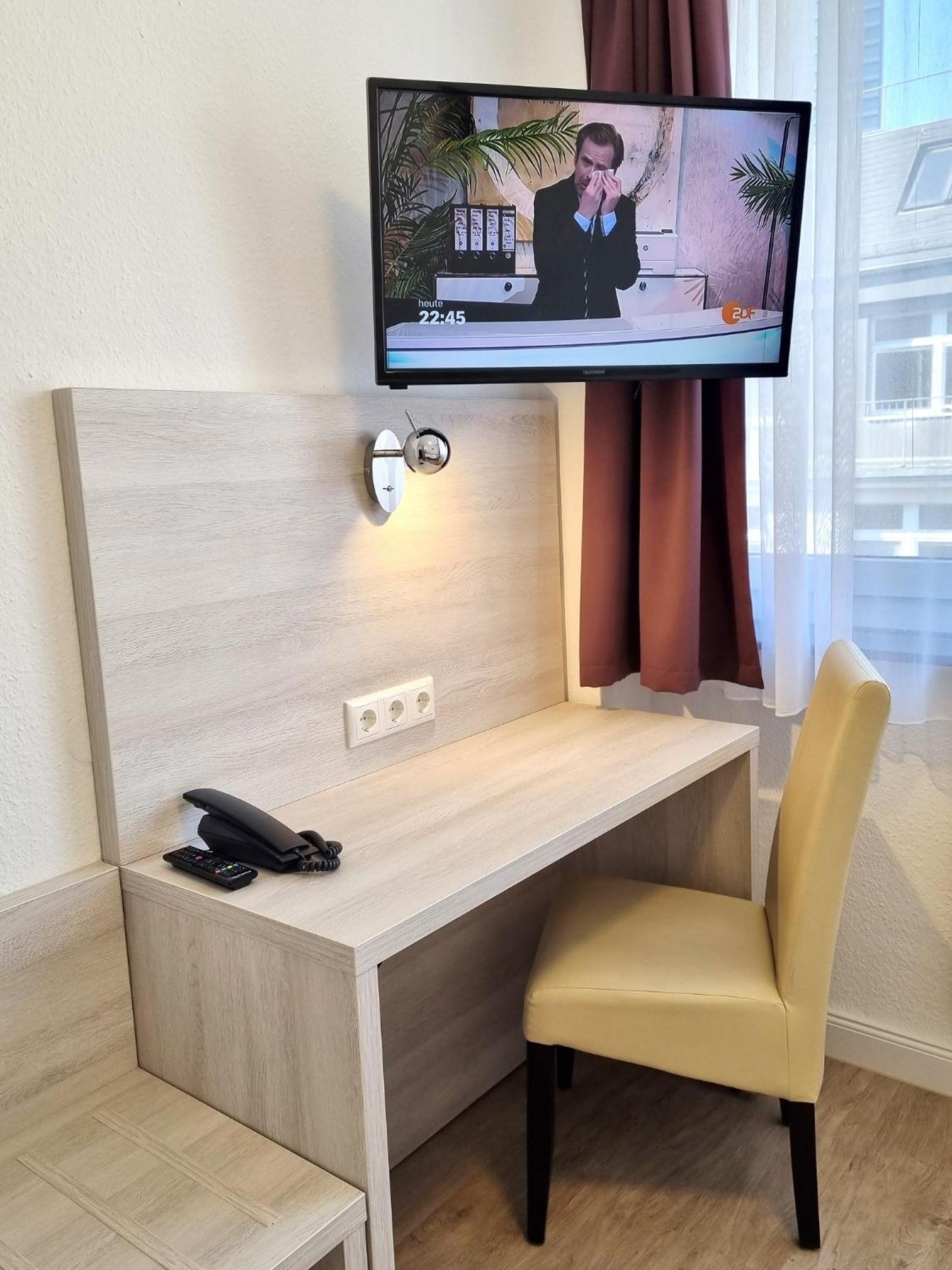 Single Room with Shared Bathroom