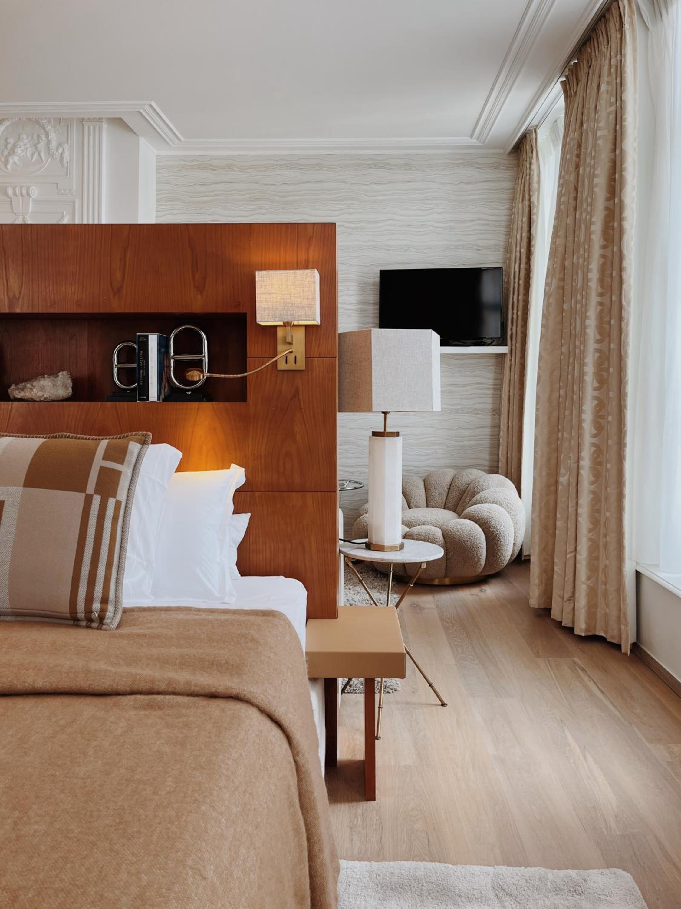 Suite with Canal View