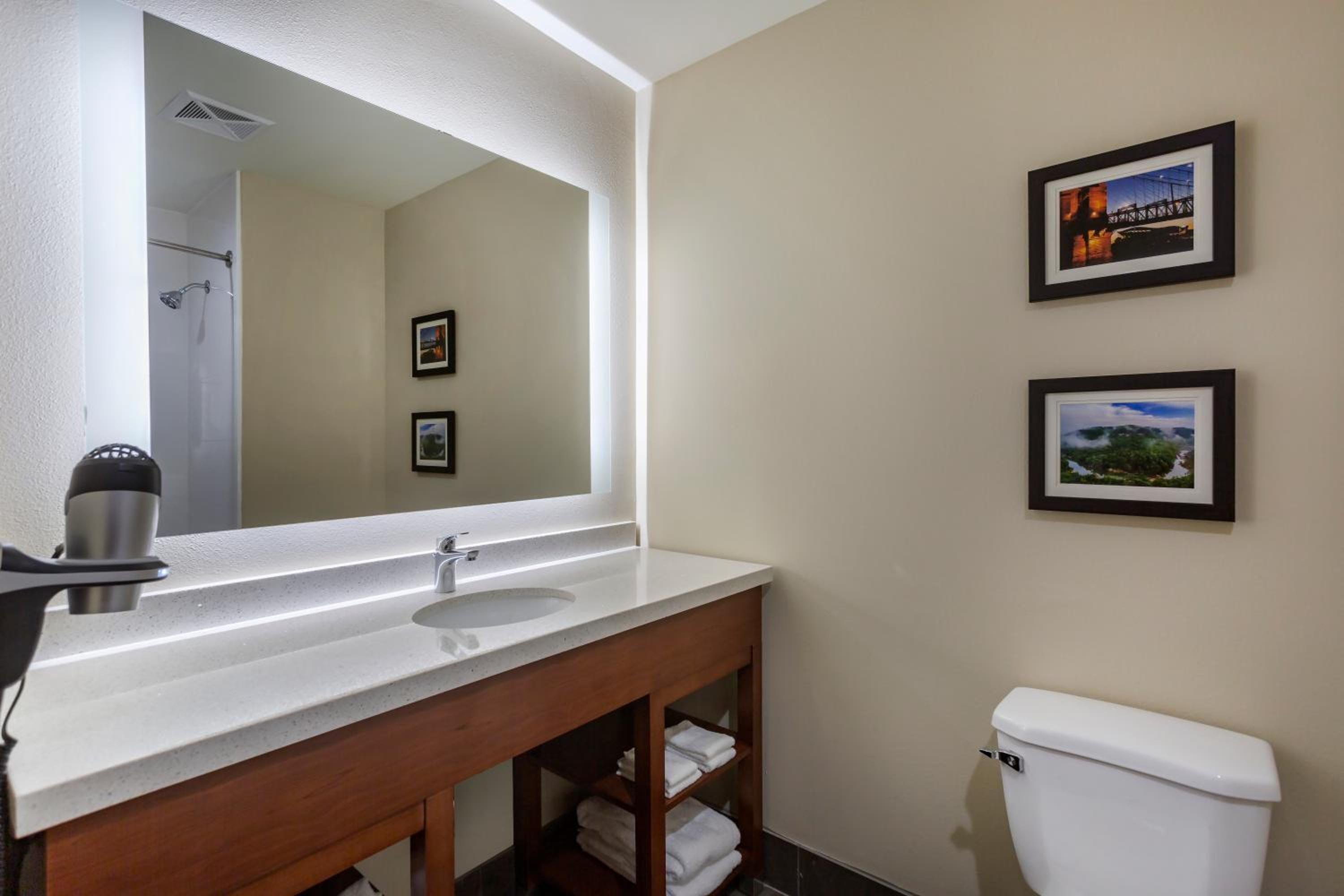 Queen Suite with Two Queen Beds and Sofa Bed - Disability Access