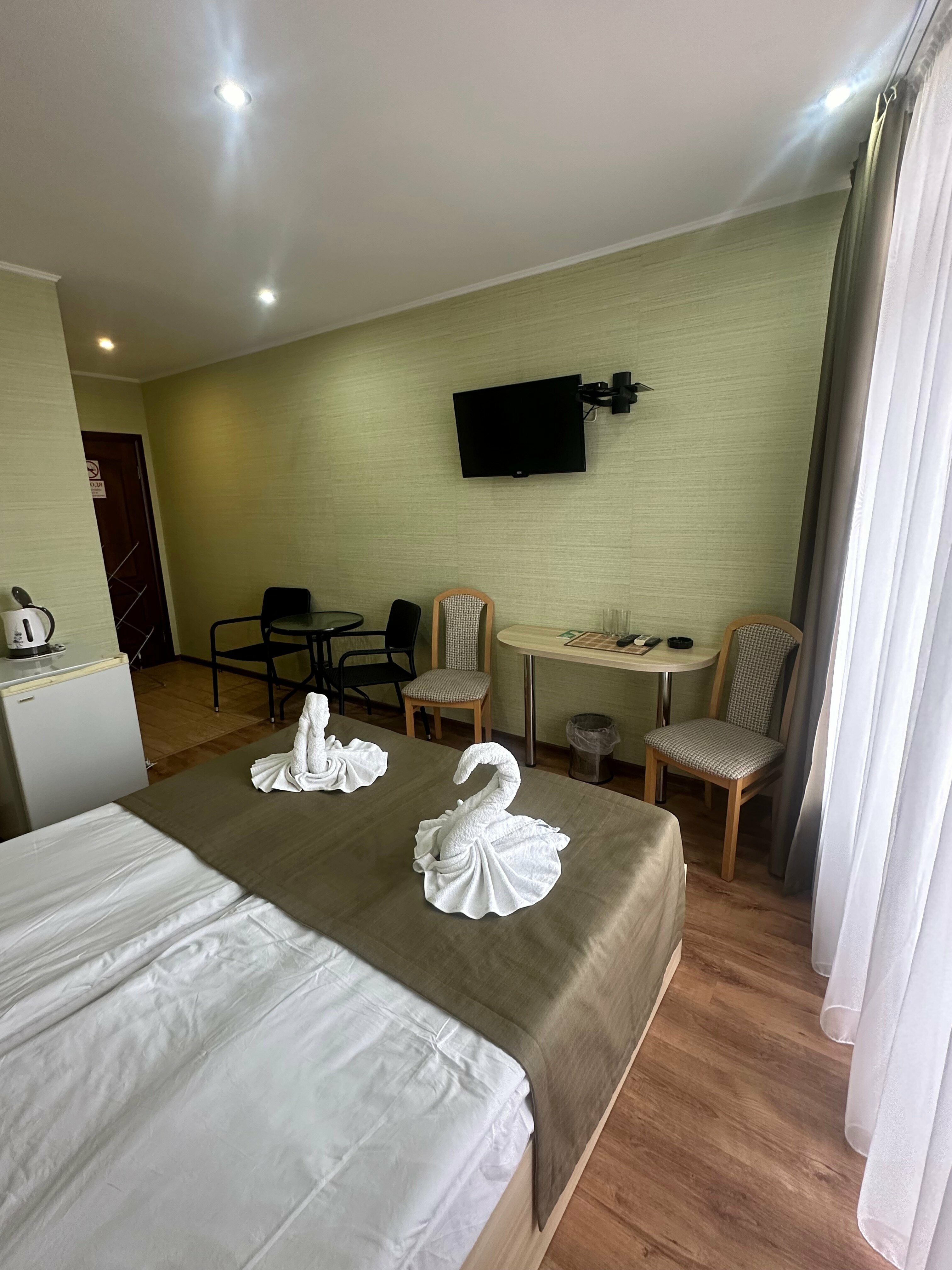 Трехместный номер «Комфорт» с душем