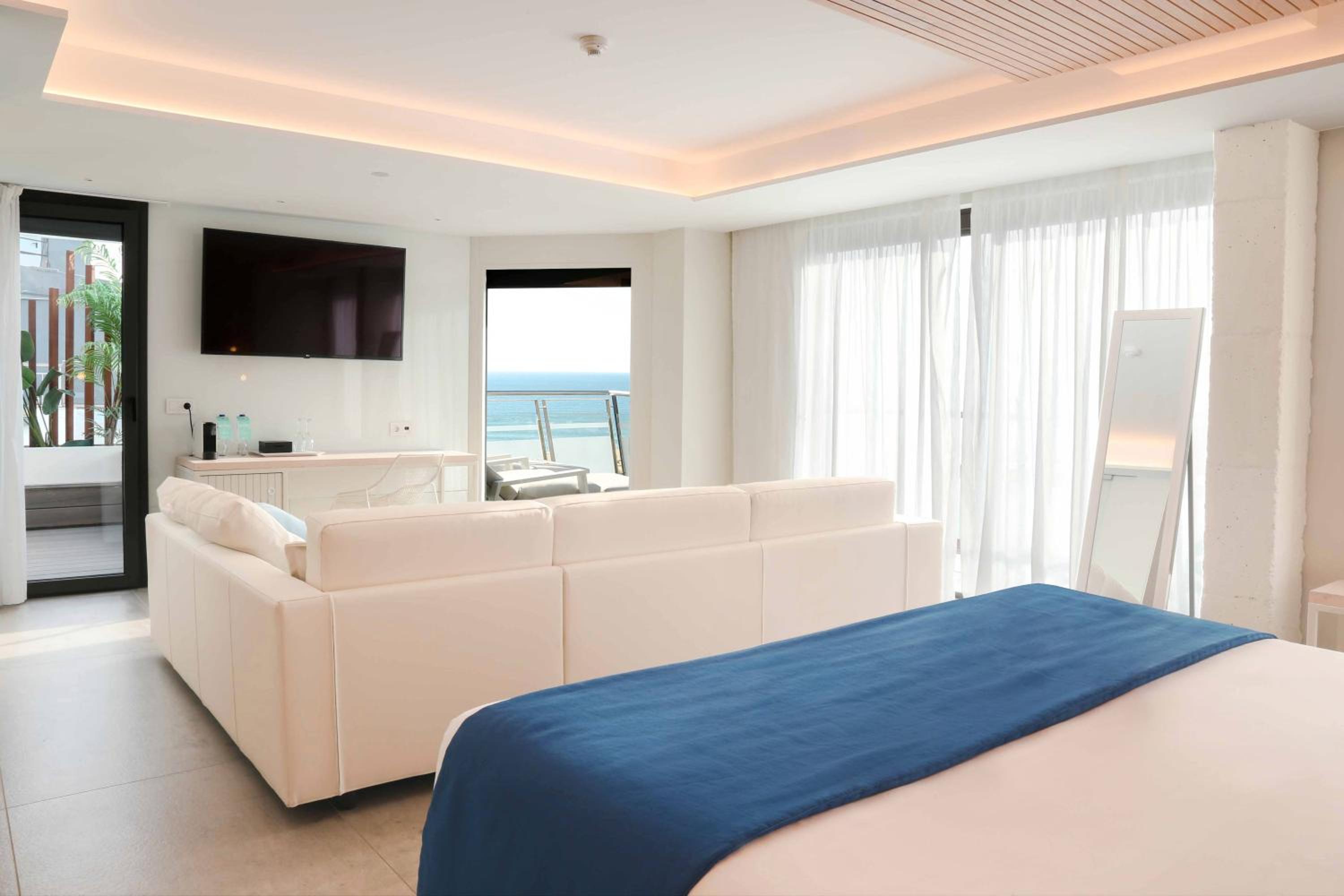 Deluxe Suite with Sea View