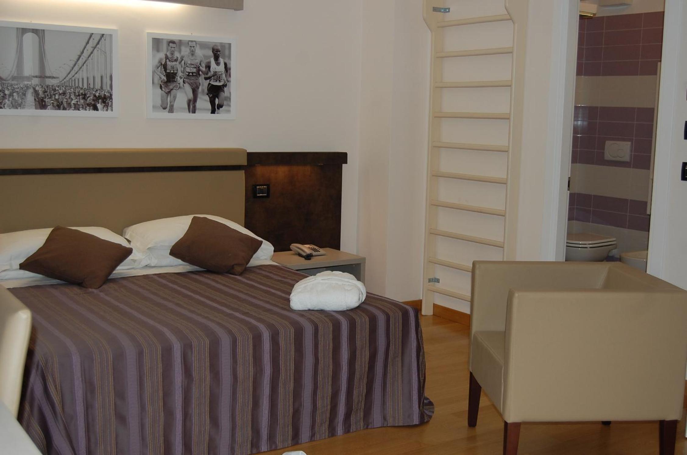Family Room (2 Adults + 2 Children)