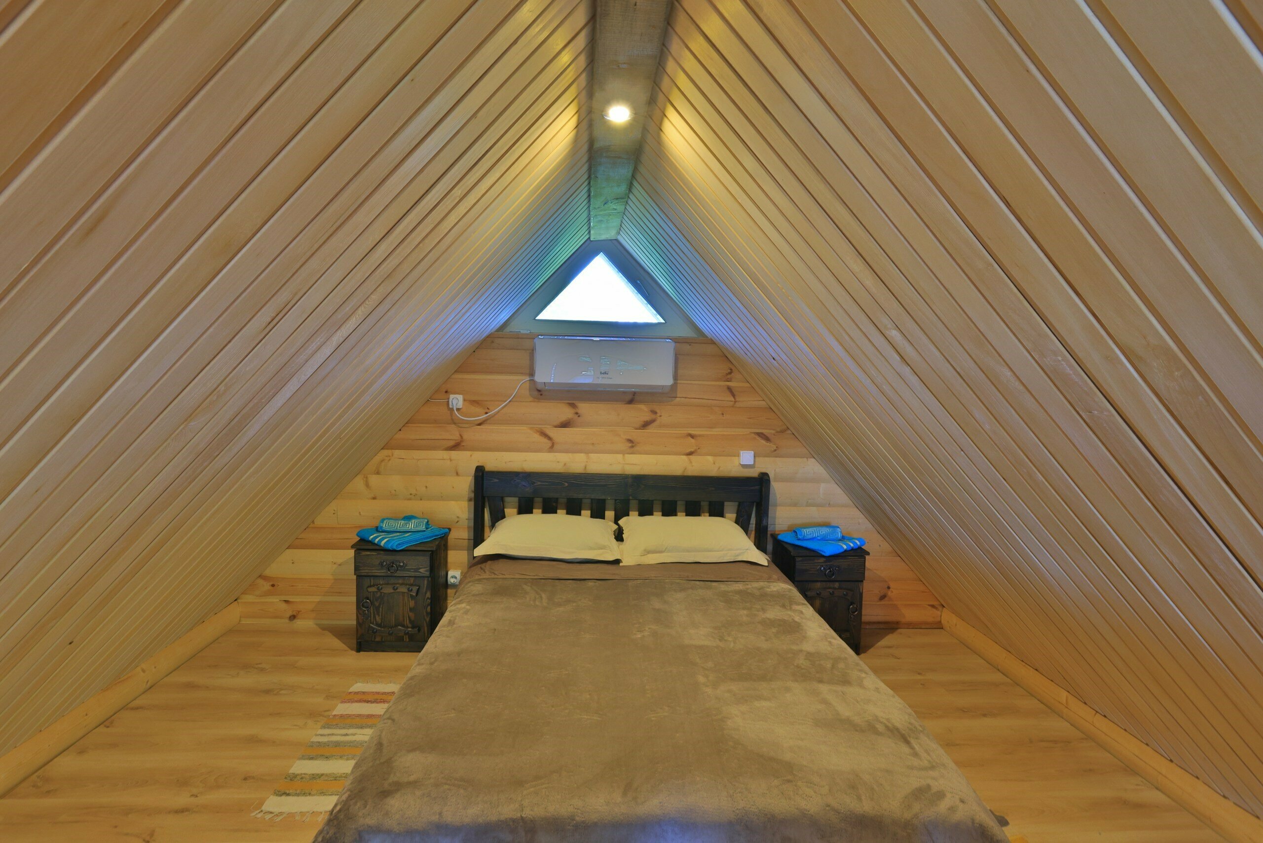 Коттедж с балконом