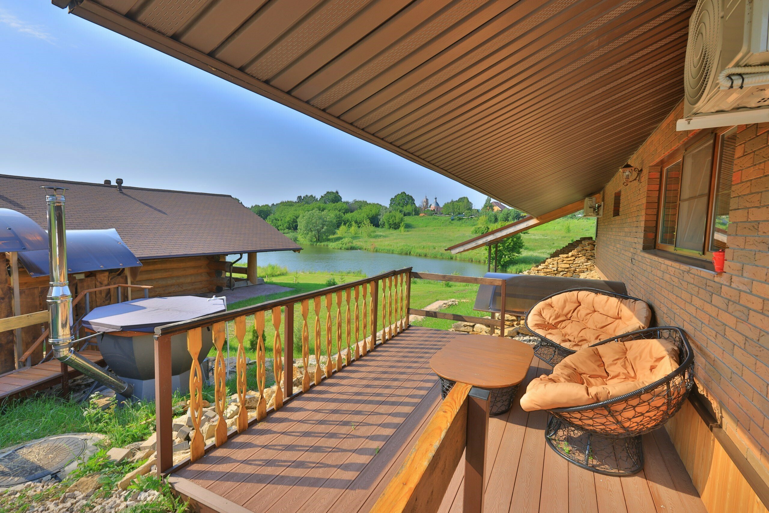 Дом с видом на озеро