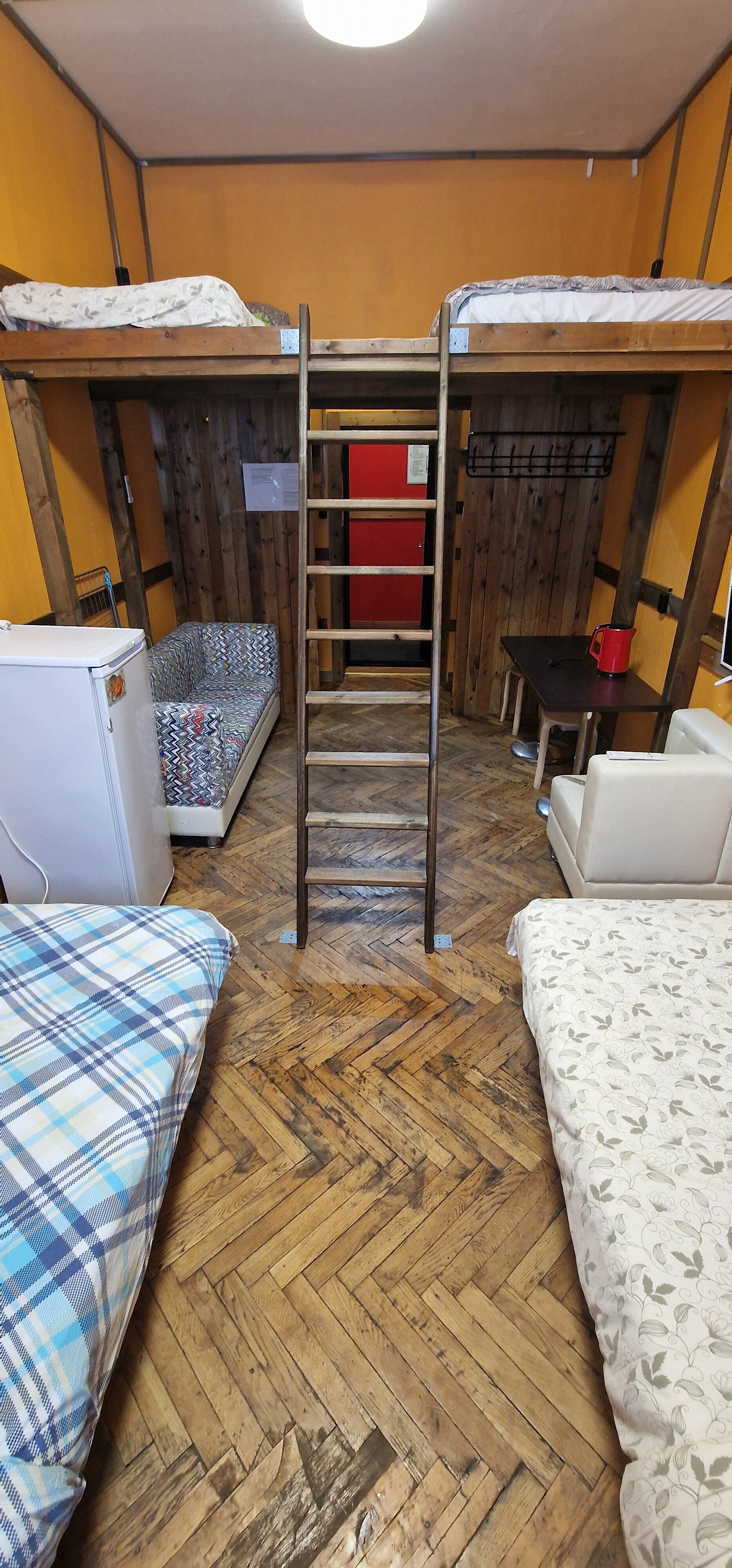 Двухуровневый четырехместный номер