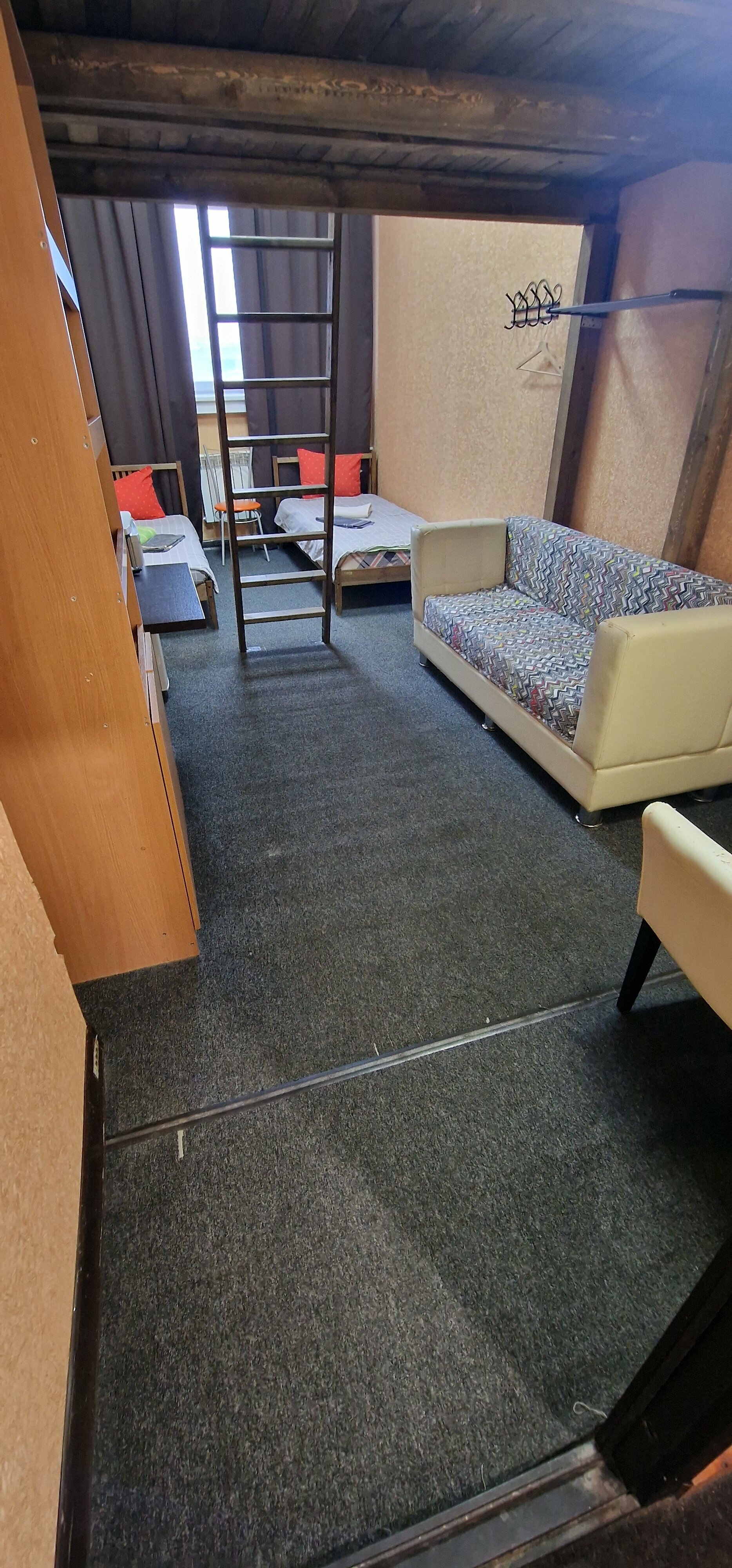 Двухуровневый четырехместный номер