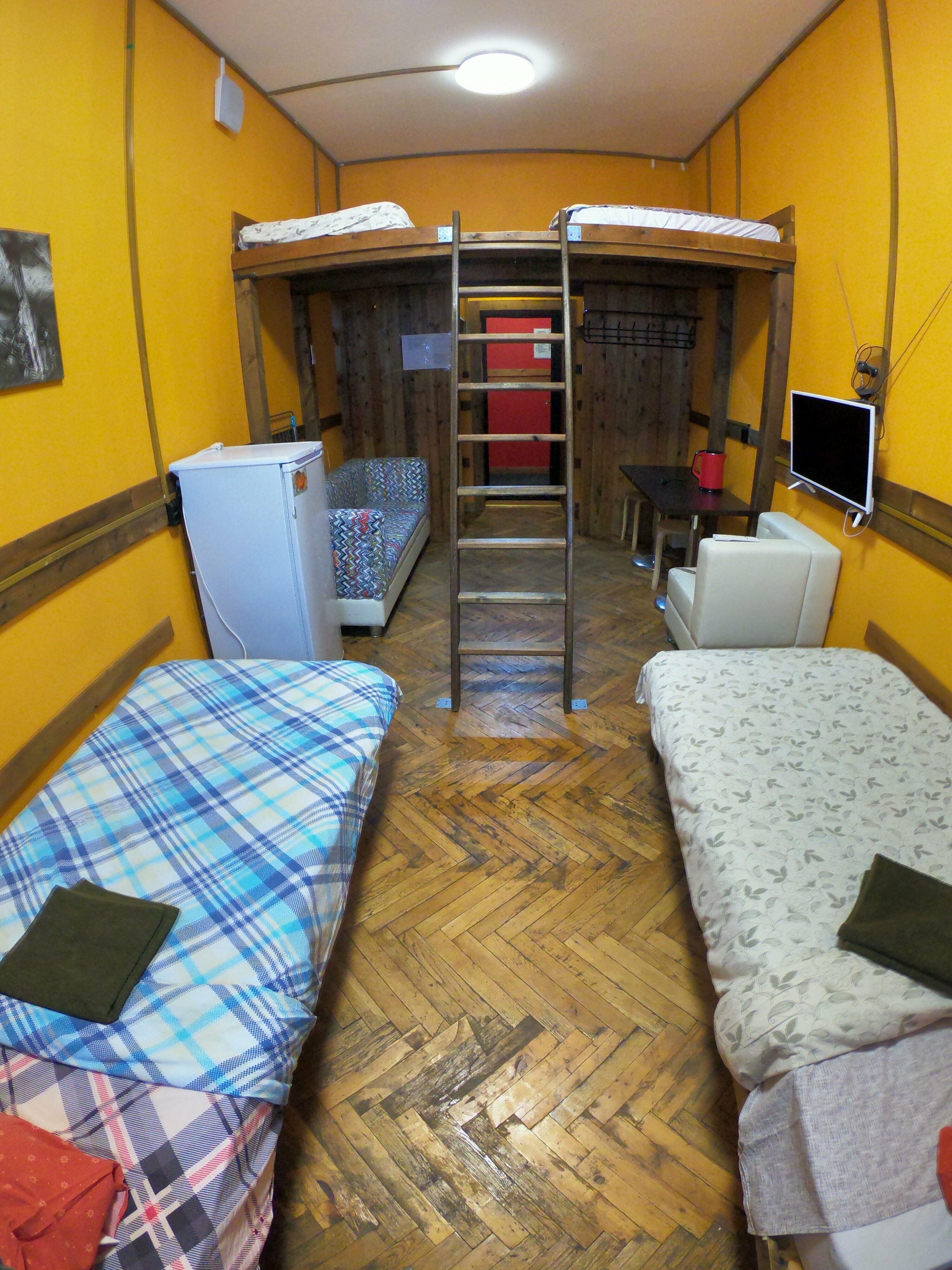 Двухуровневый четырехместный номер