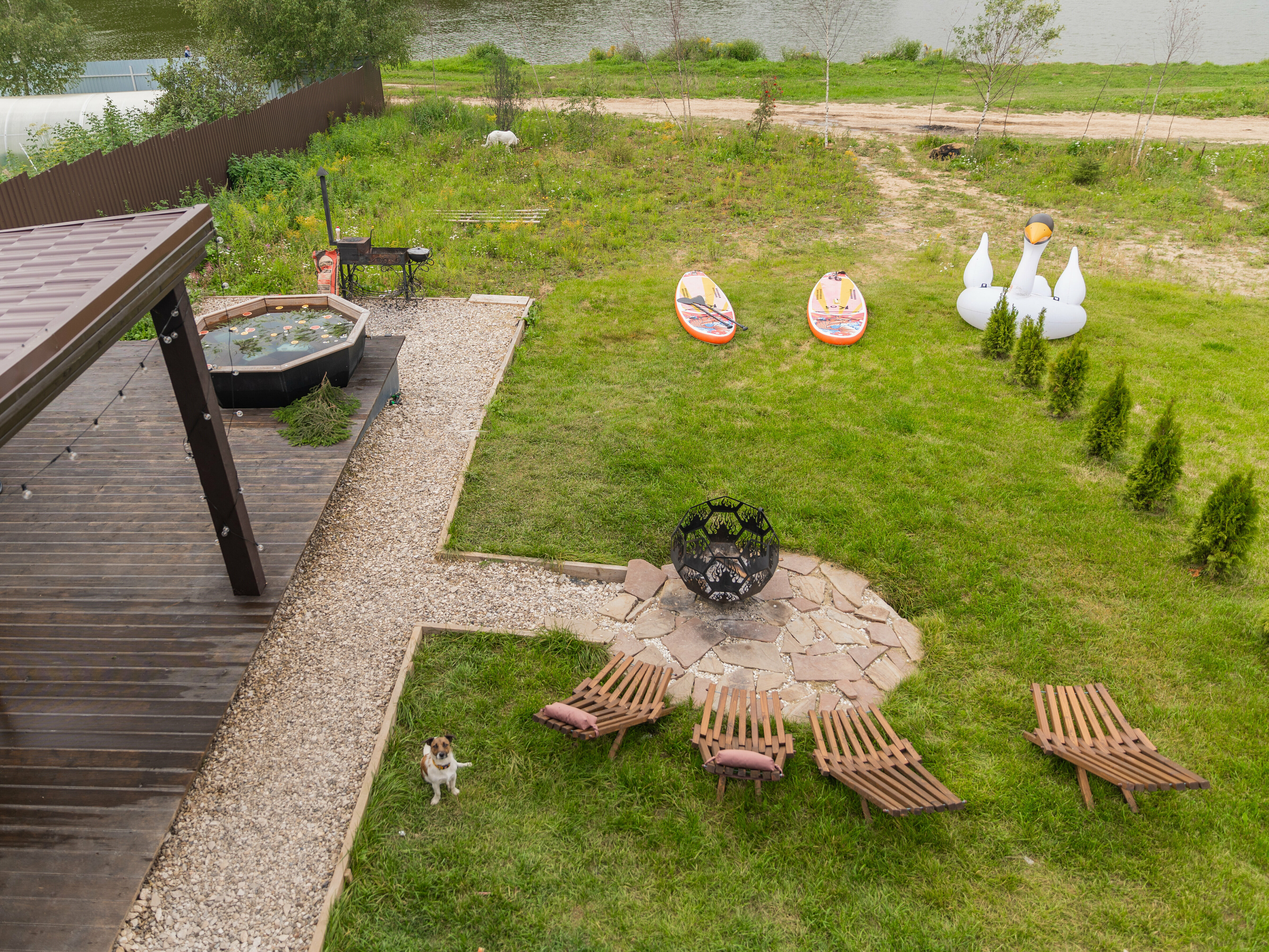 Дом с видом на озеро