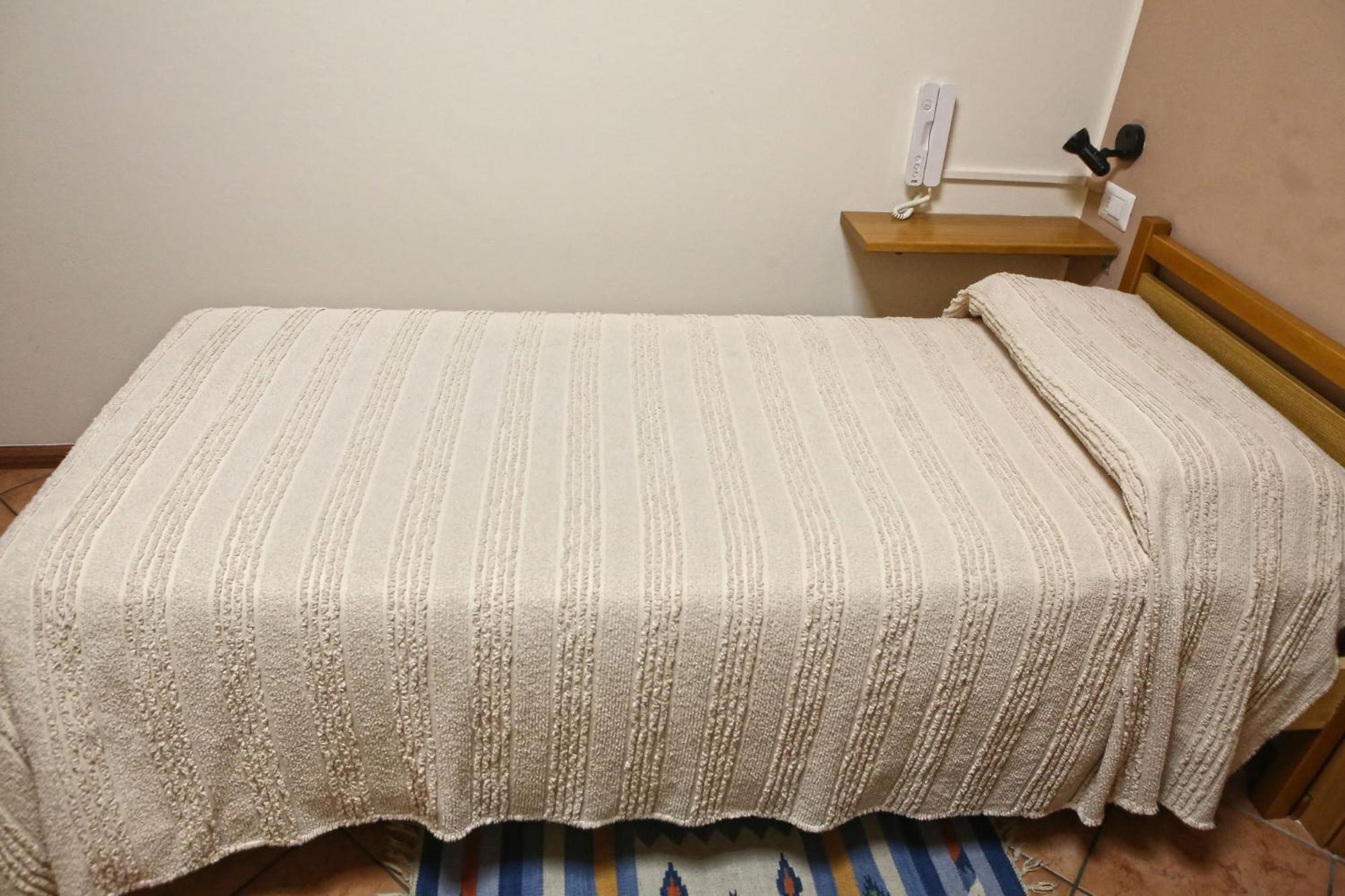 Single Internal Room