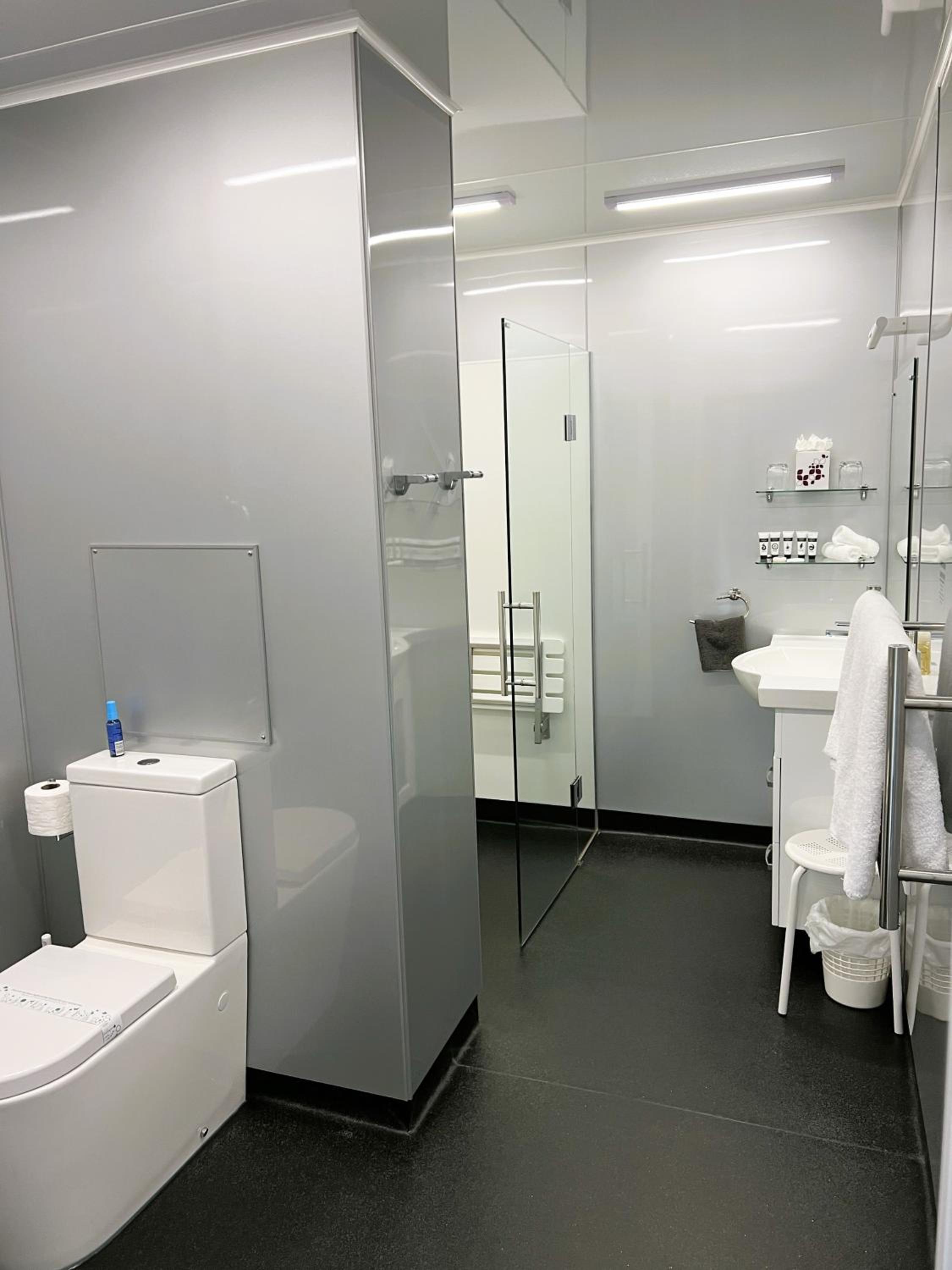 Queen One-Bedroom Apartment - Disability Access