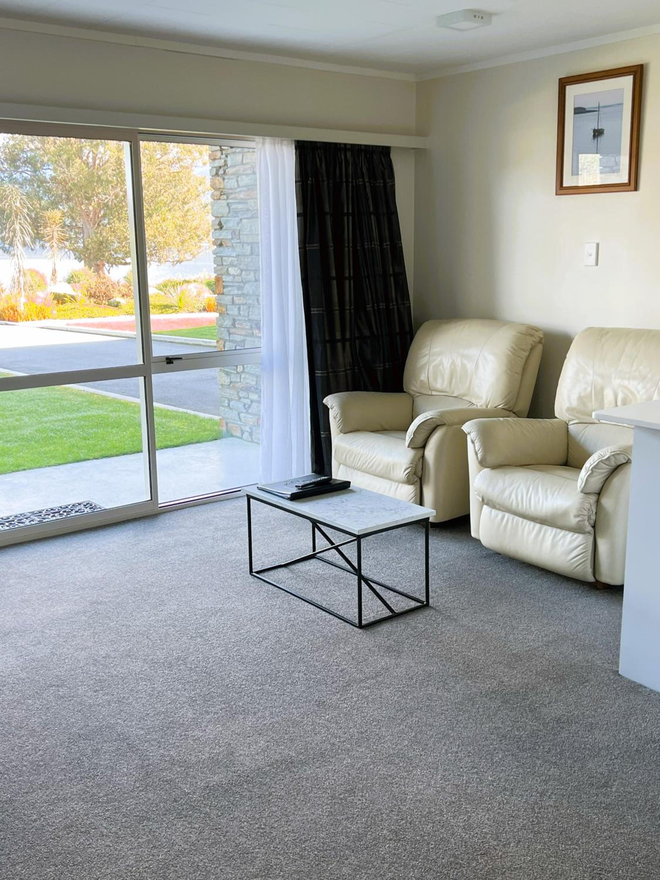 Queen One-Bedroom Apartment - Disability Access