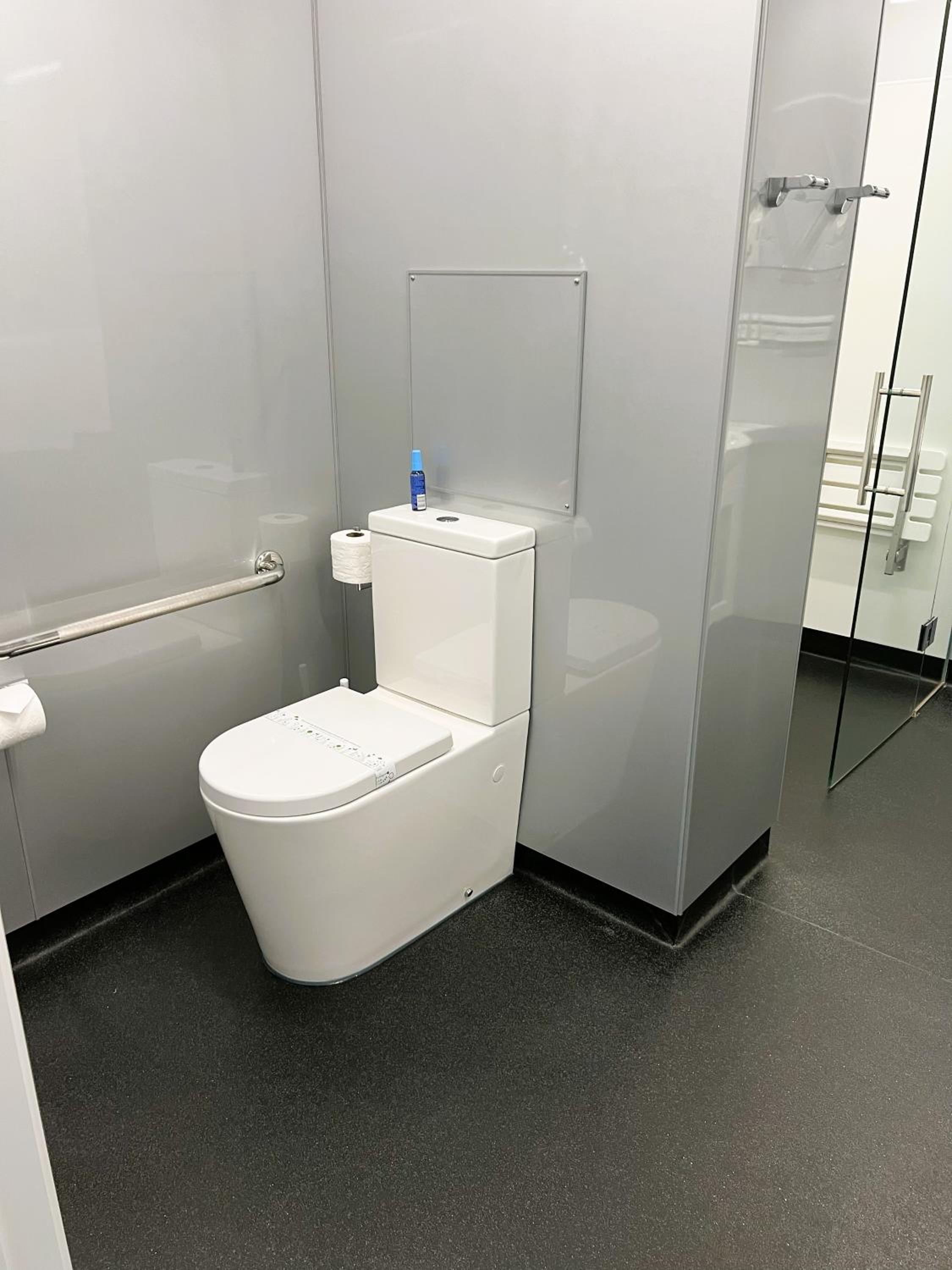 Queen One-Bedroom Apartment - Disability Access