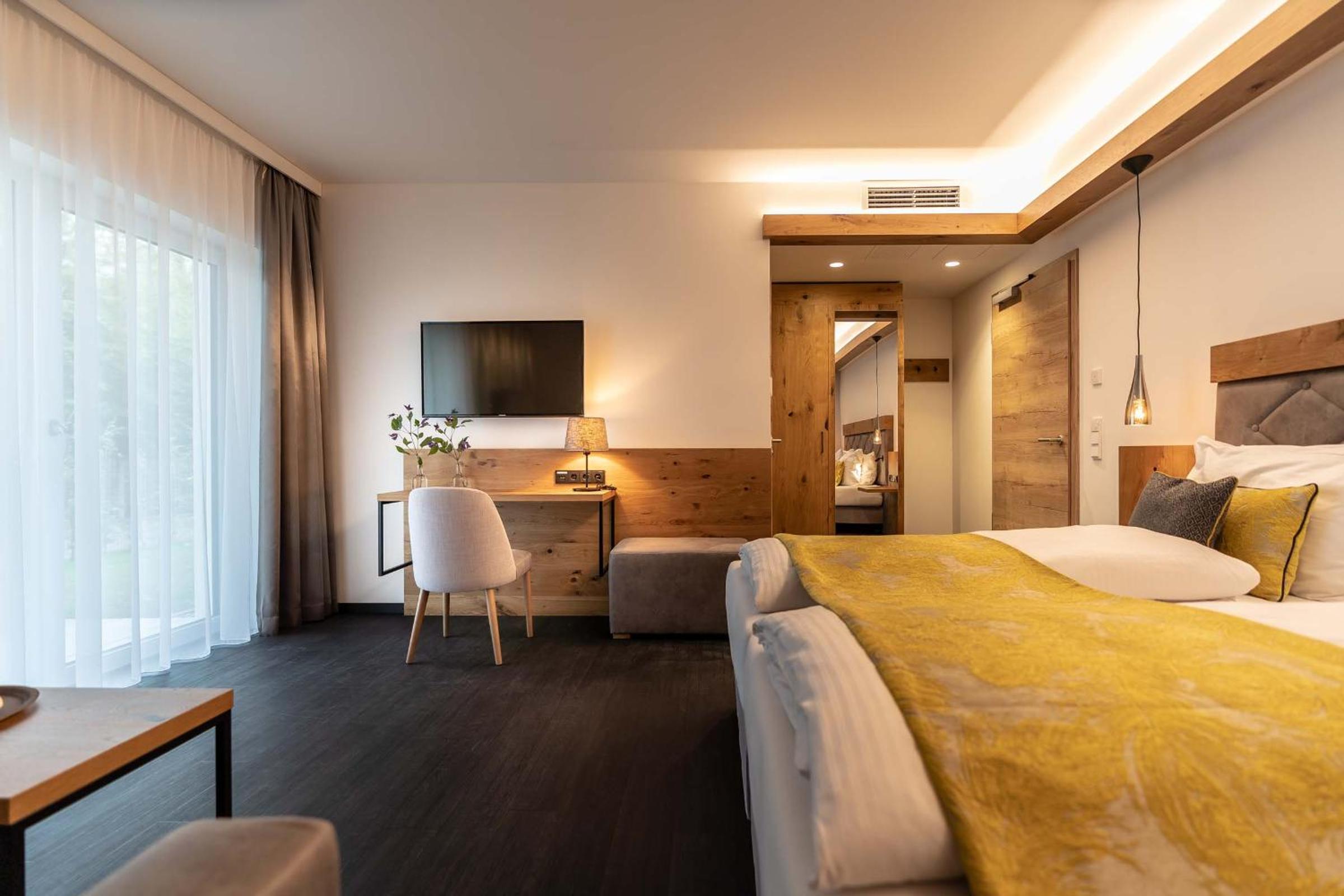 Double Room Business