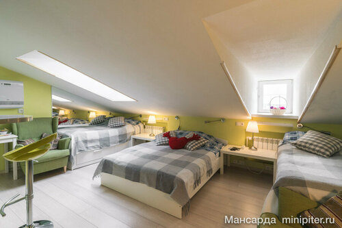 Мансардный номер-студия "комфорт"  с тремя 2х спальными кроватями (до 6ти чел.).