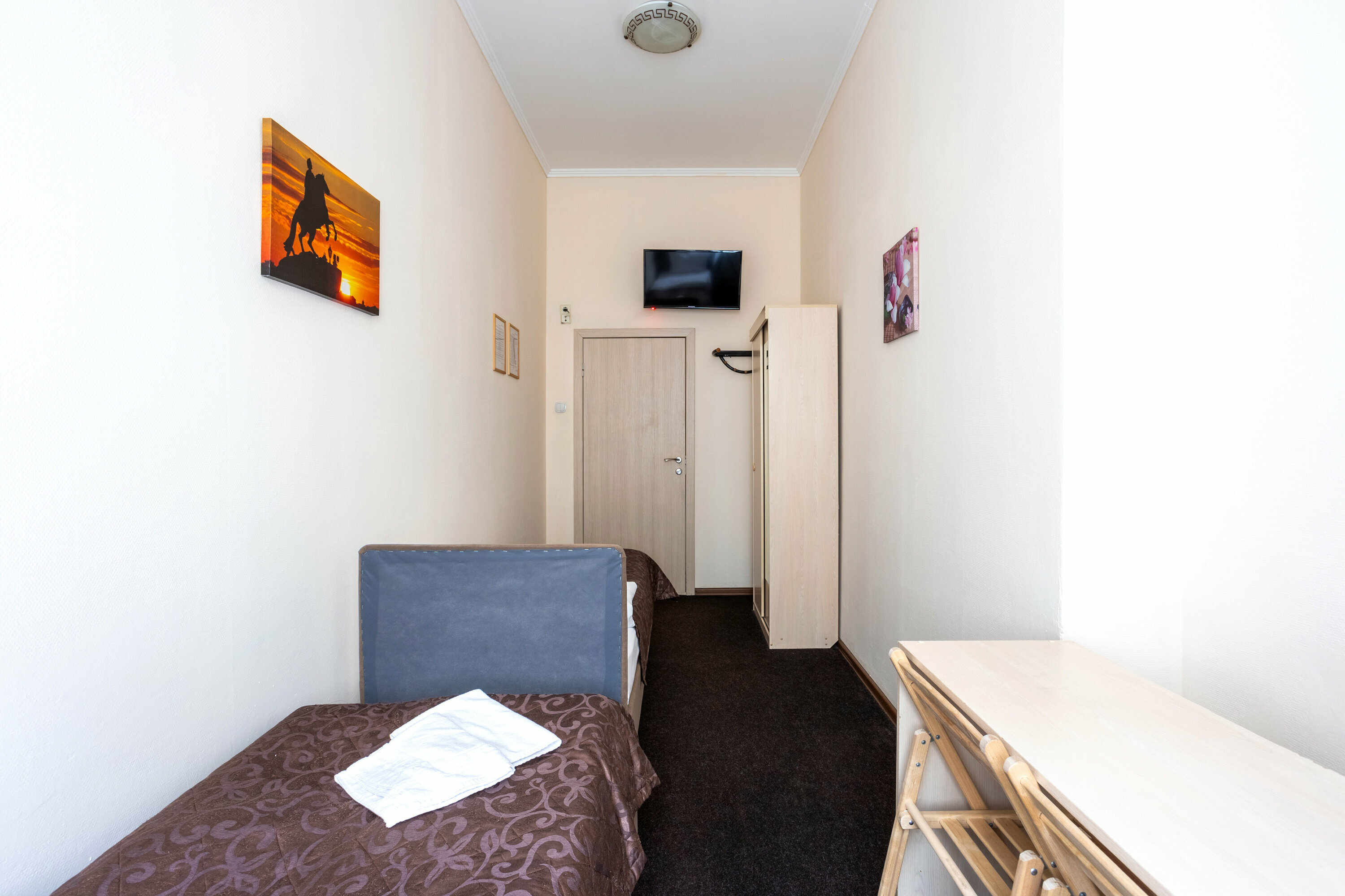 Двухместный номер эконом-класса с 2 отдельными кроватями