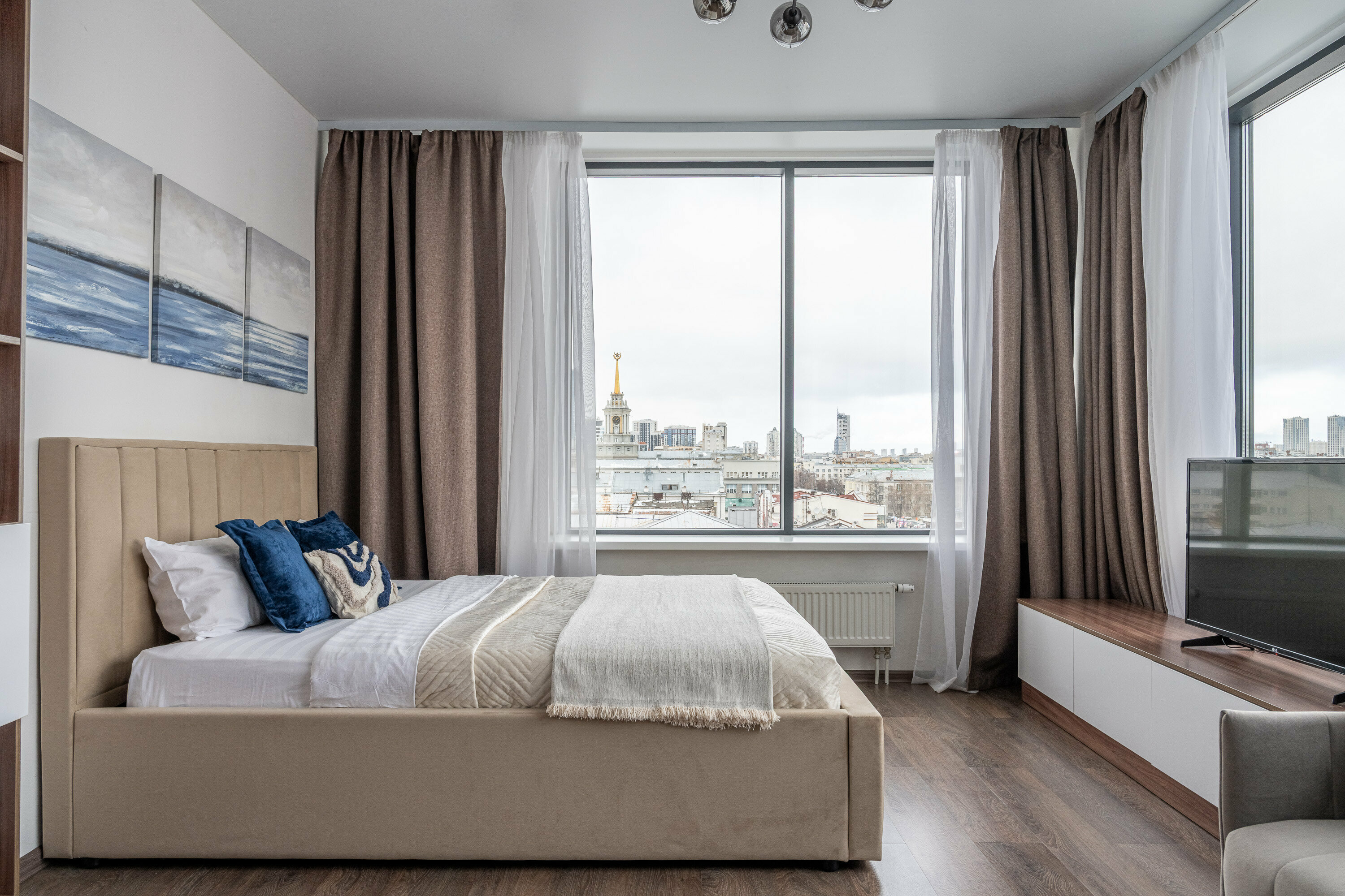 7. Номер с видом на центр города (17)