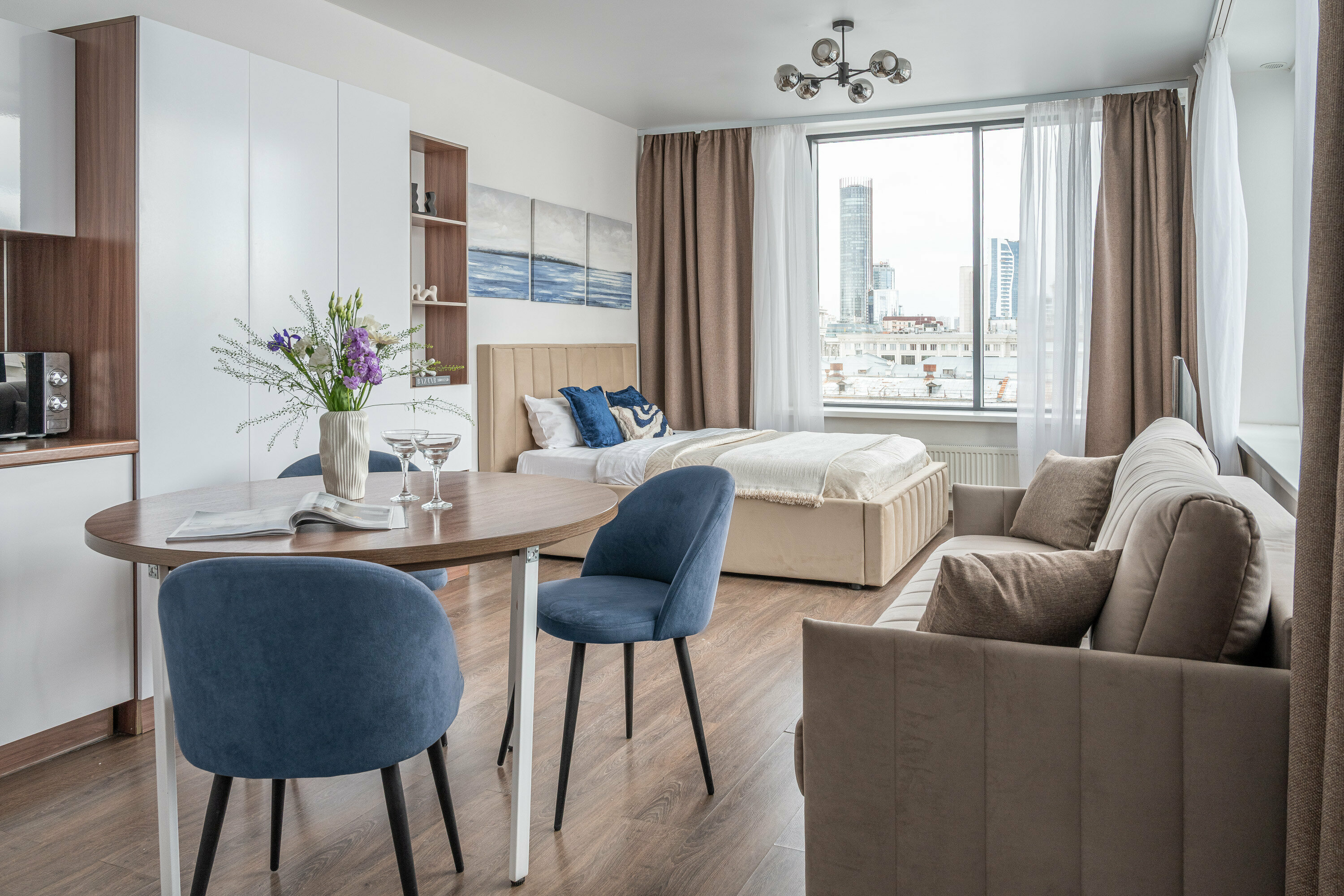 7. Номер с видом на центр города (17)