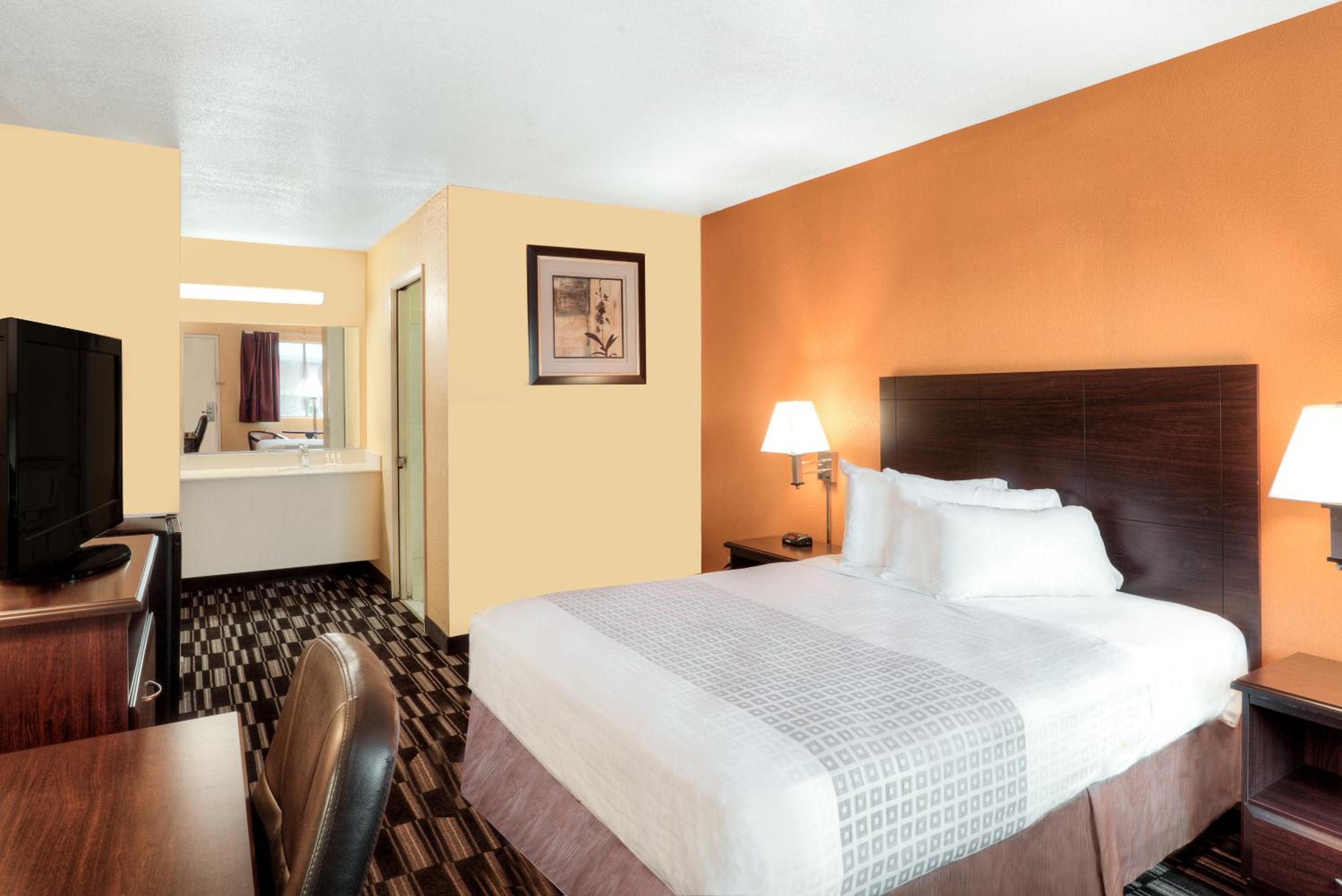 Queen Room - Non-Smoking