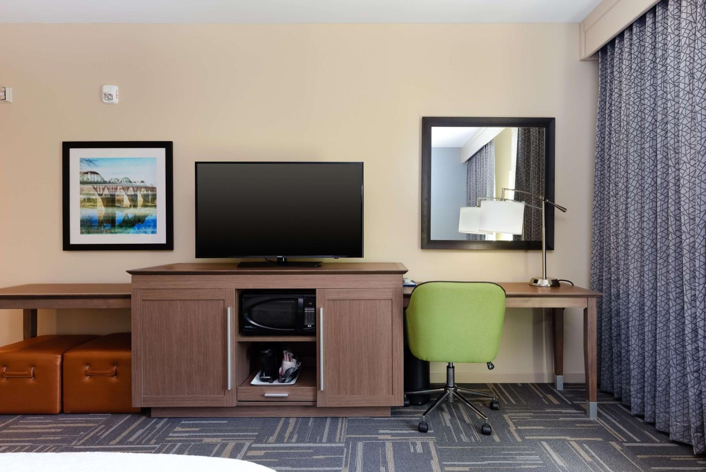 King Room - Hearing Access/Non-Smoking